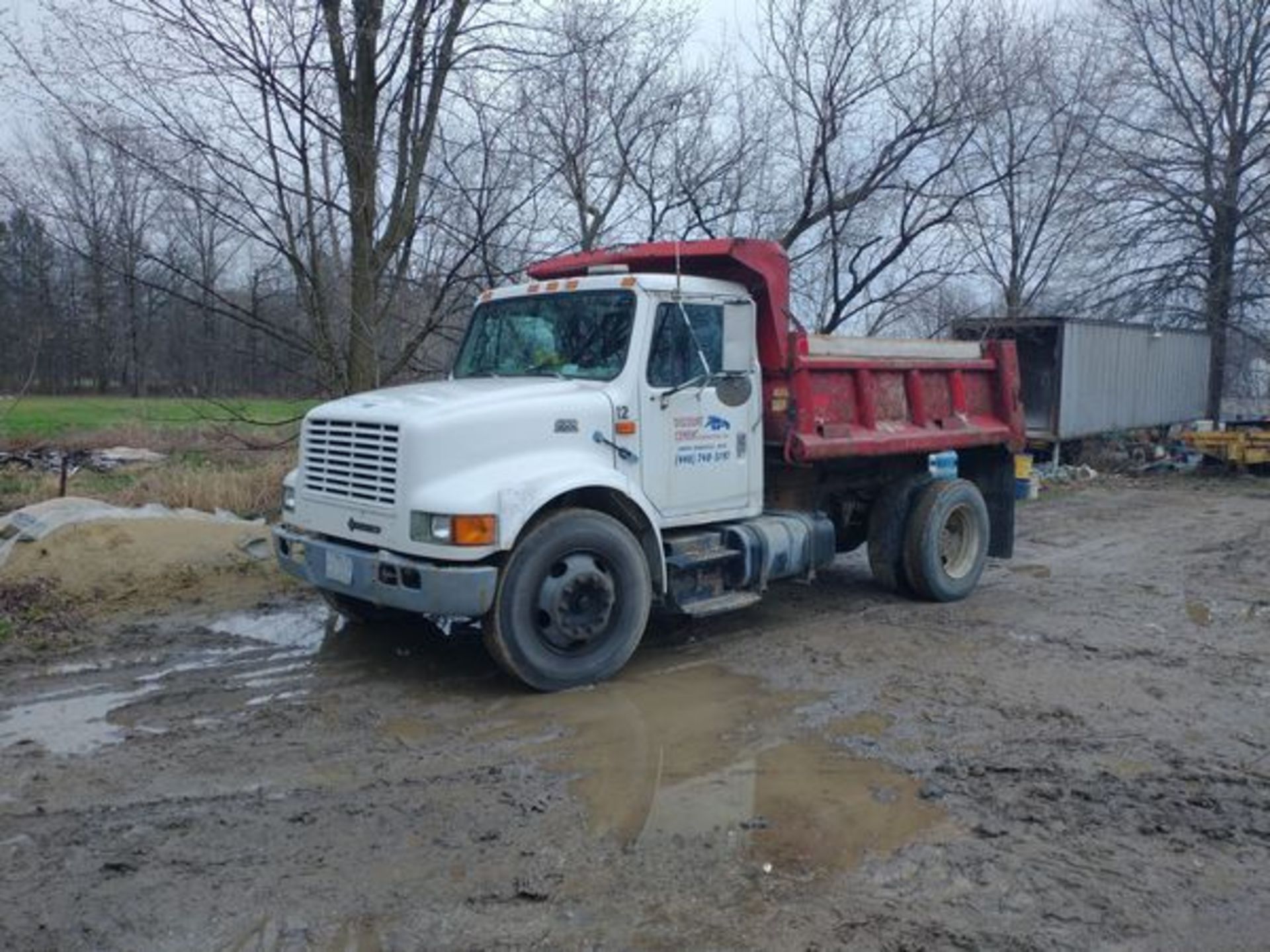 1988 NAVISTAR INTERNATIONAL TRANSPORTATION 6 SPEED DUMP TRUCK DT466E - MODEL 4700 4X2 - Image 2 of 14