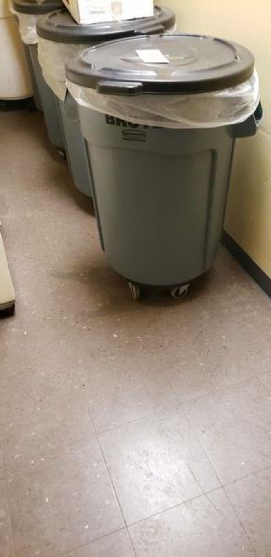 5 ROLLING TRASH CANS WITH BIOHAZARD BAGS - Image 2 of 4