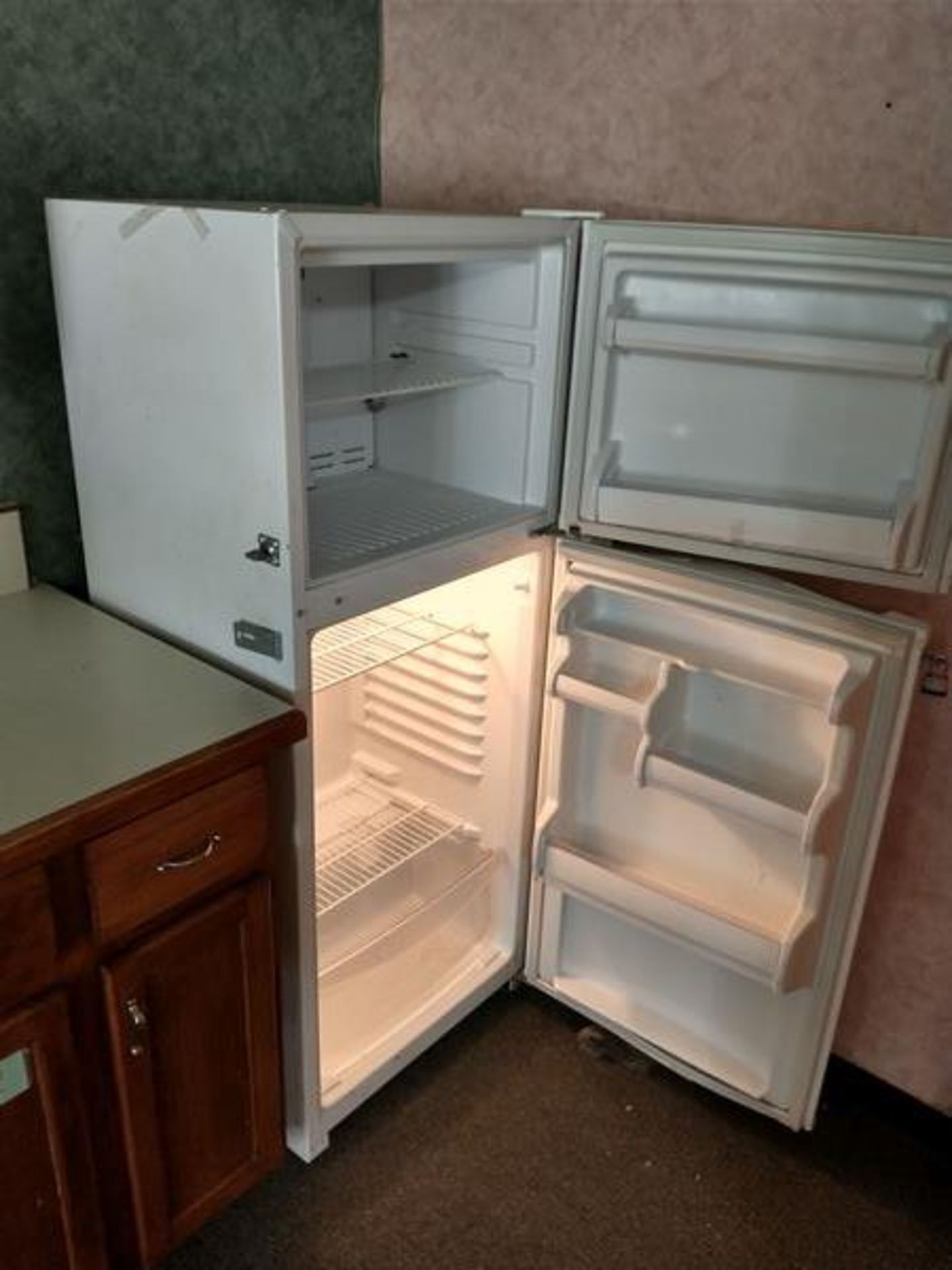 WHIRLPOOL REFRIGERATOR