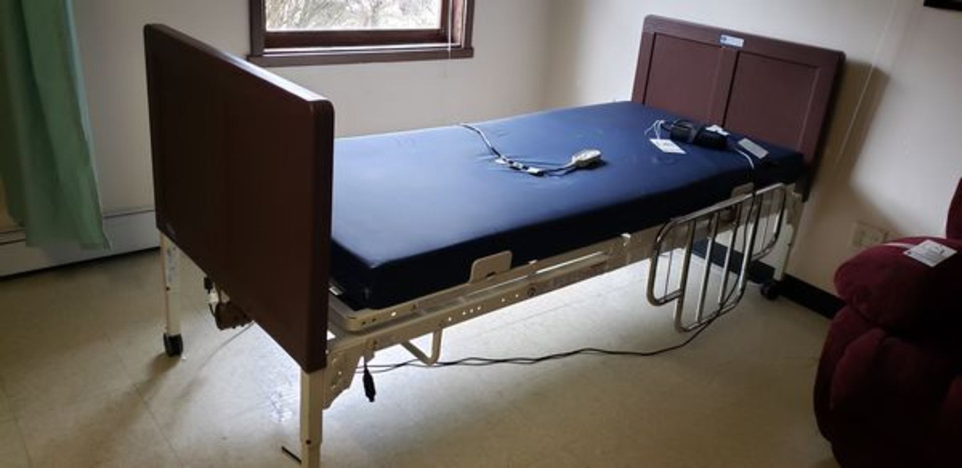 INVACARE G50 HOSPITAL BED - Image 2 of 5