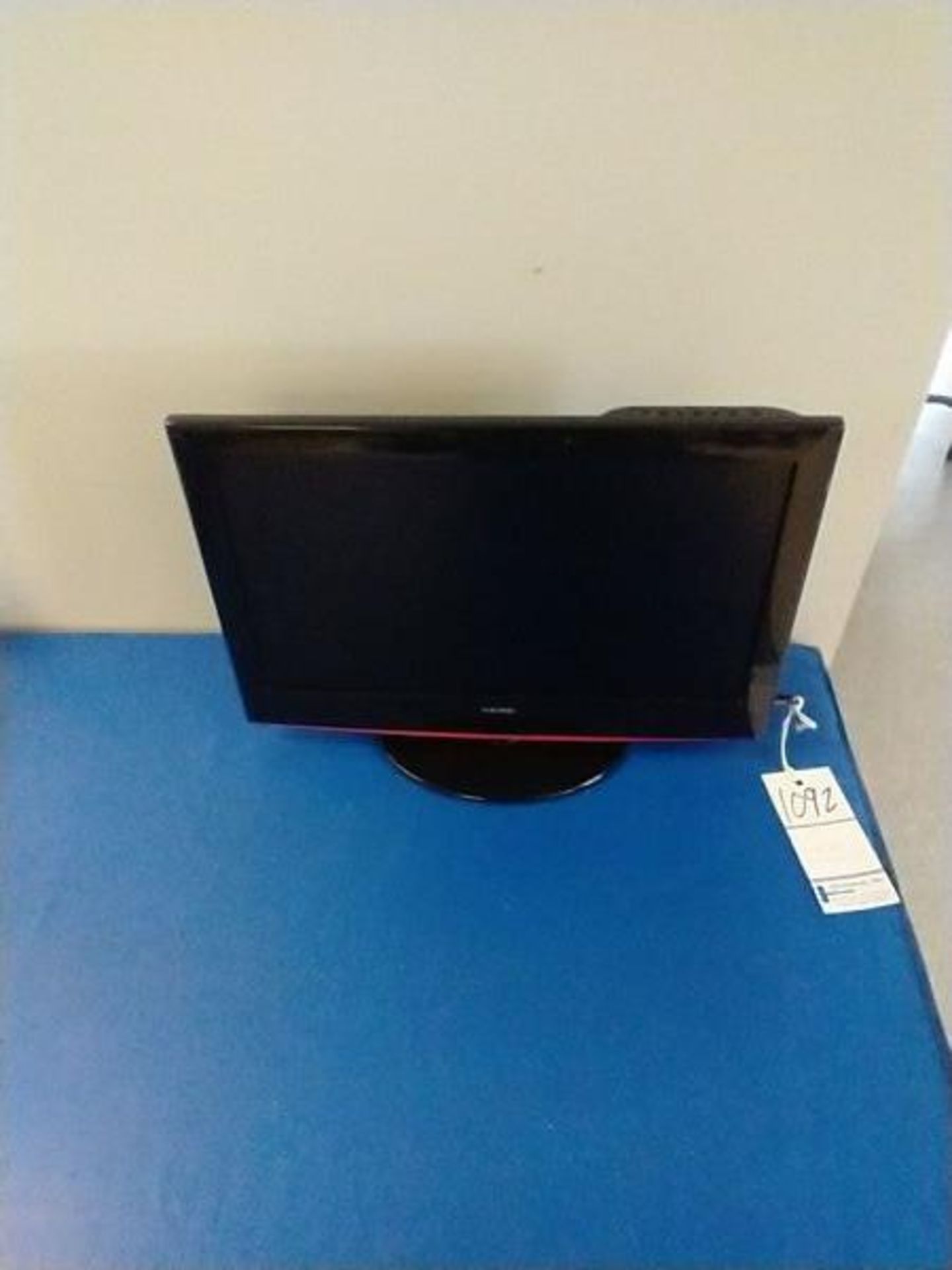 VIORE 24" FLATSCREEN T.V.