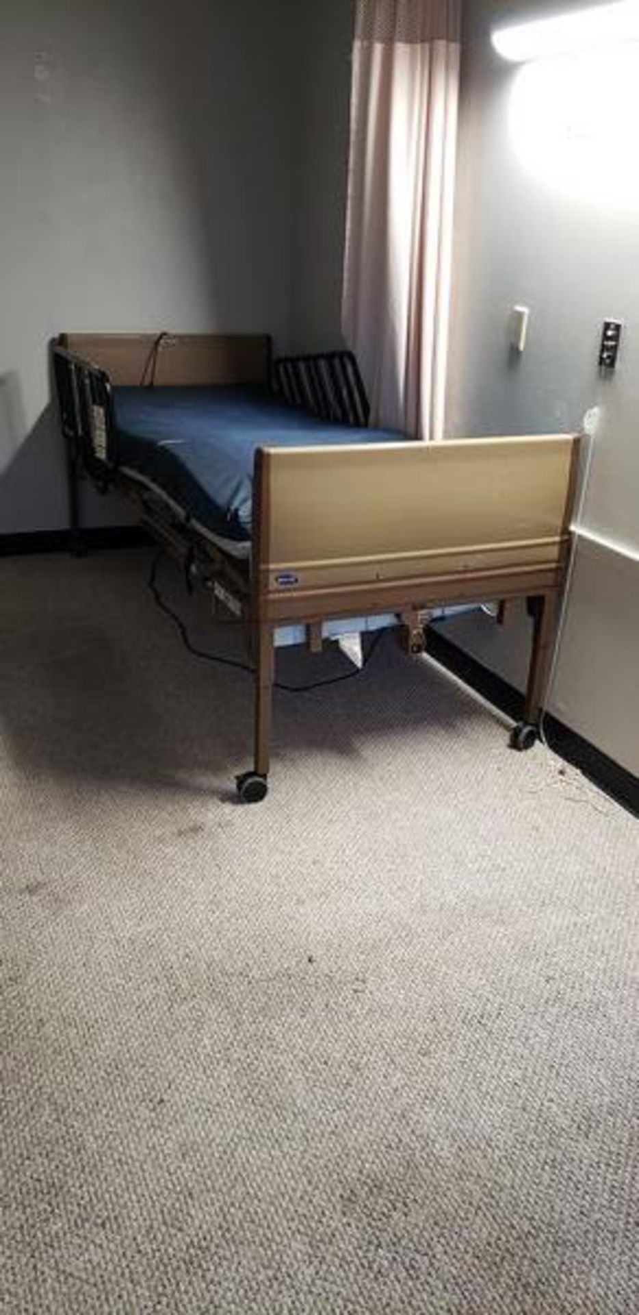 INVACARE HOSPITAL BED MODEL 54901VC - Image 2 of 3