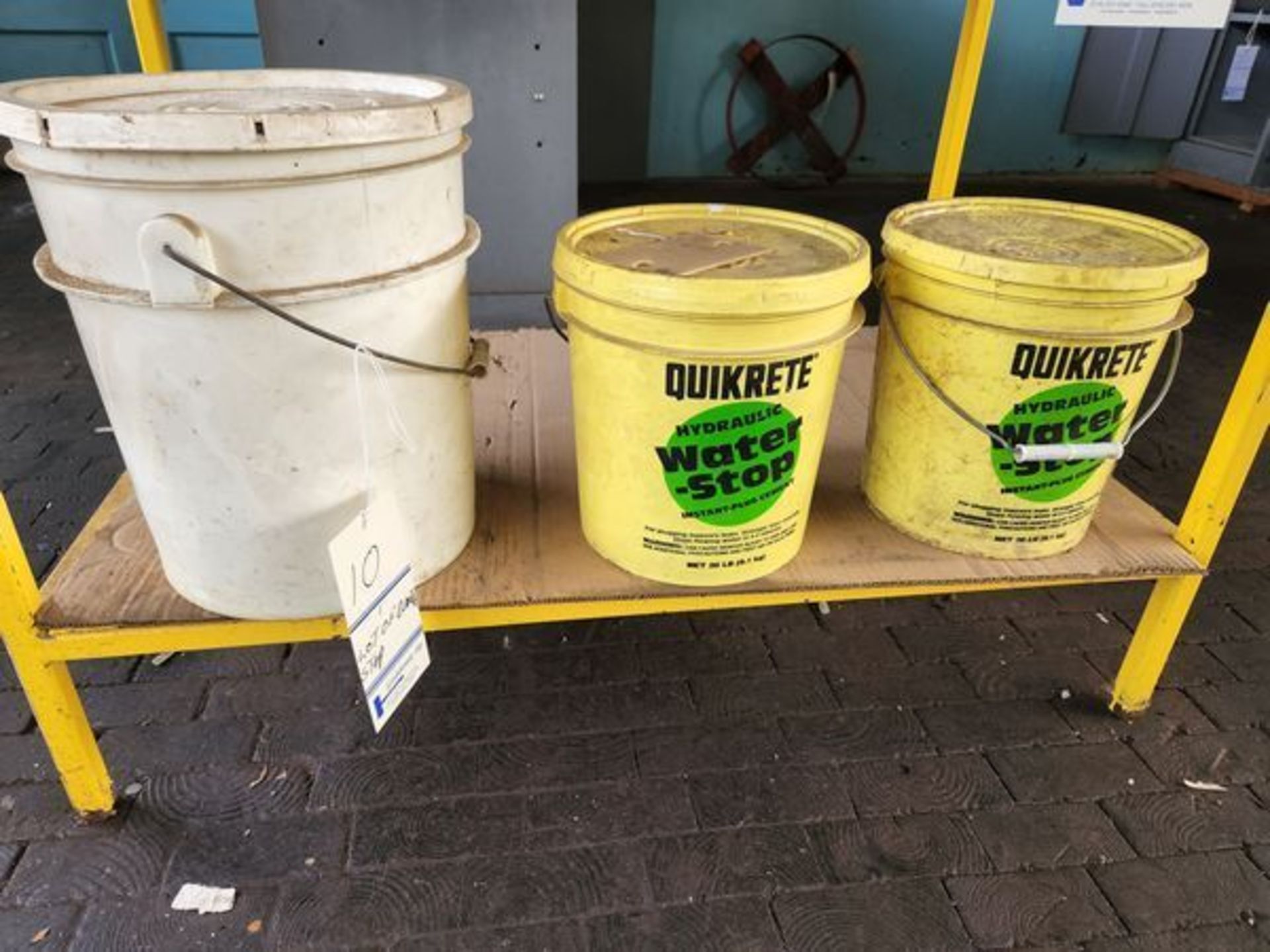 LOT OF QUIKRETE HYDRAULIC WATER-STOP