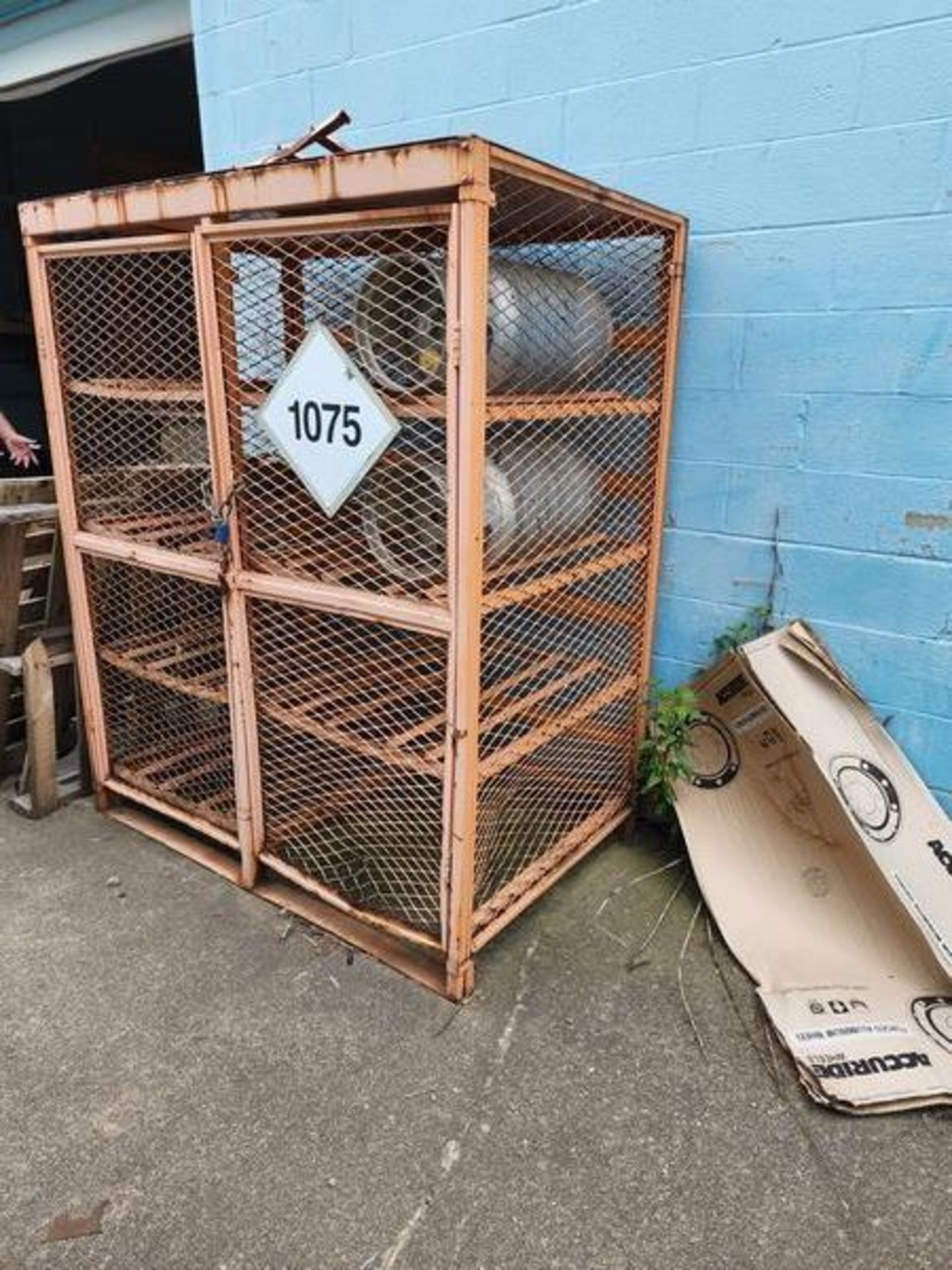 14 TANK PROPANE CAGE (NO TANKS) - Image 2 of 4