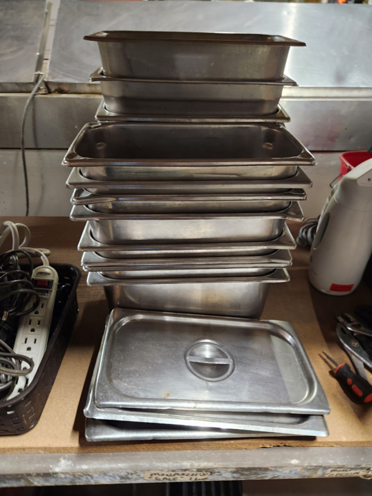 20 STAINLESS INSERT PANS WITH 4 LIDS