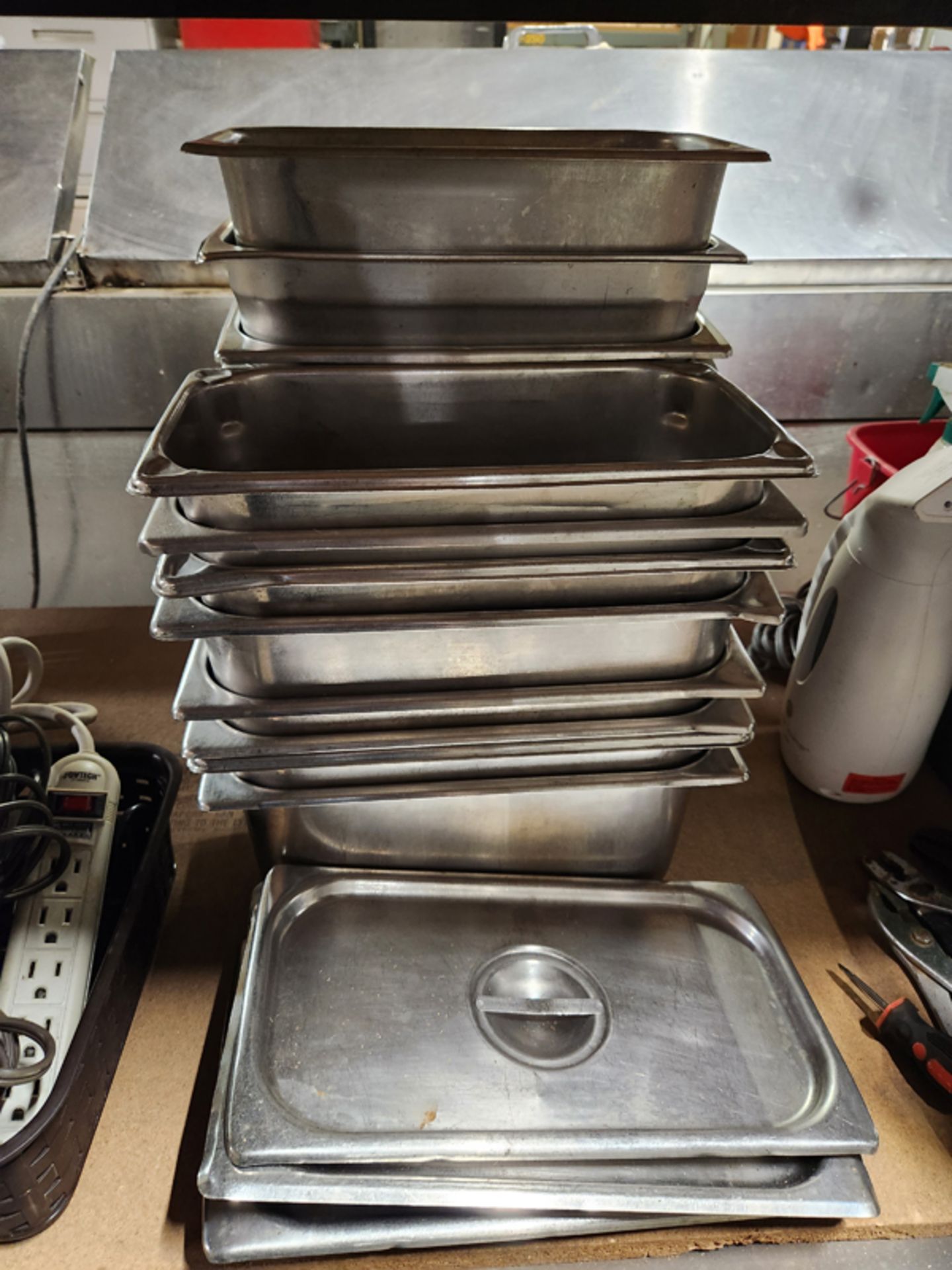 20 STAINLESS INSERT PANS WITH 4 LIDS - Image 3 of 3