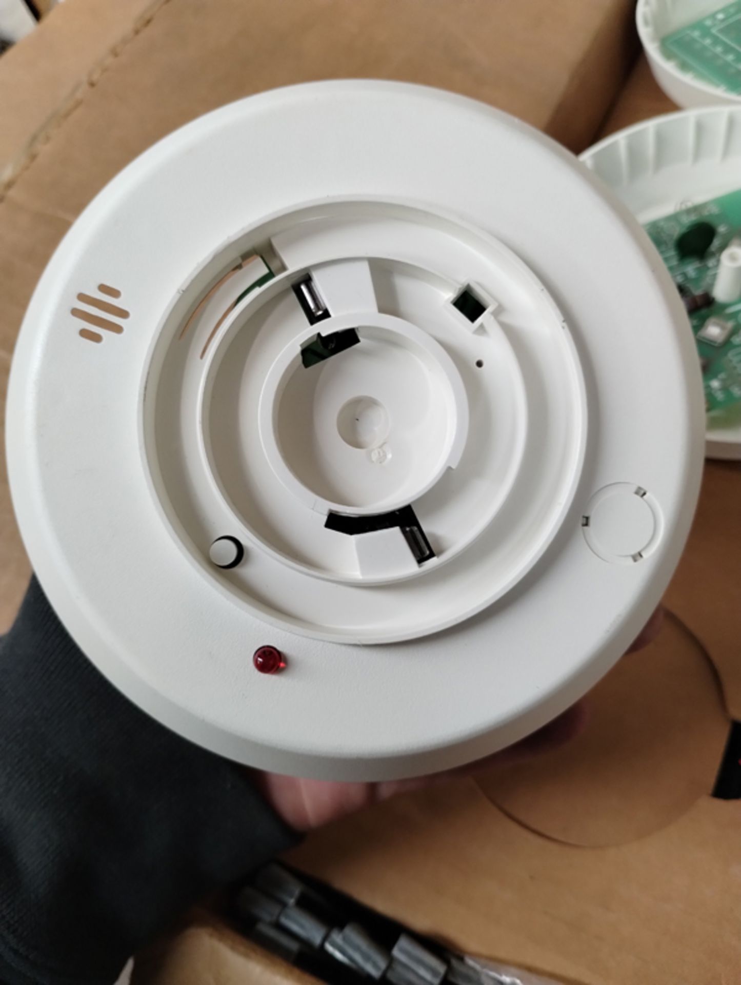 LOT OF SMOKE DETECTOR ITEMS - Image 4 of 5