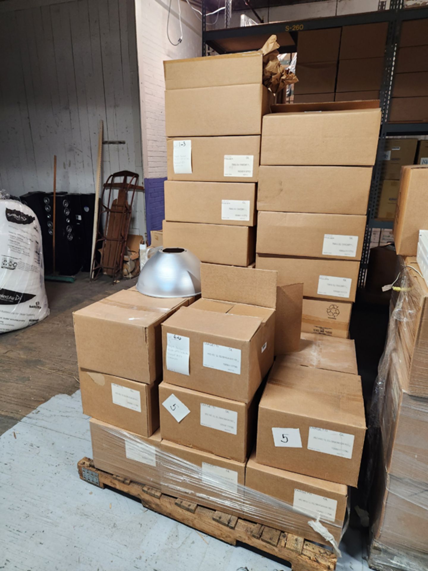 13 SKIDS OF NEW LIGHTING - FIXTURES, ACCESSORIES, ETC -- LARGE LOT! - Image 10 of 28