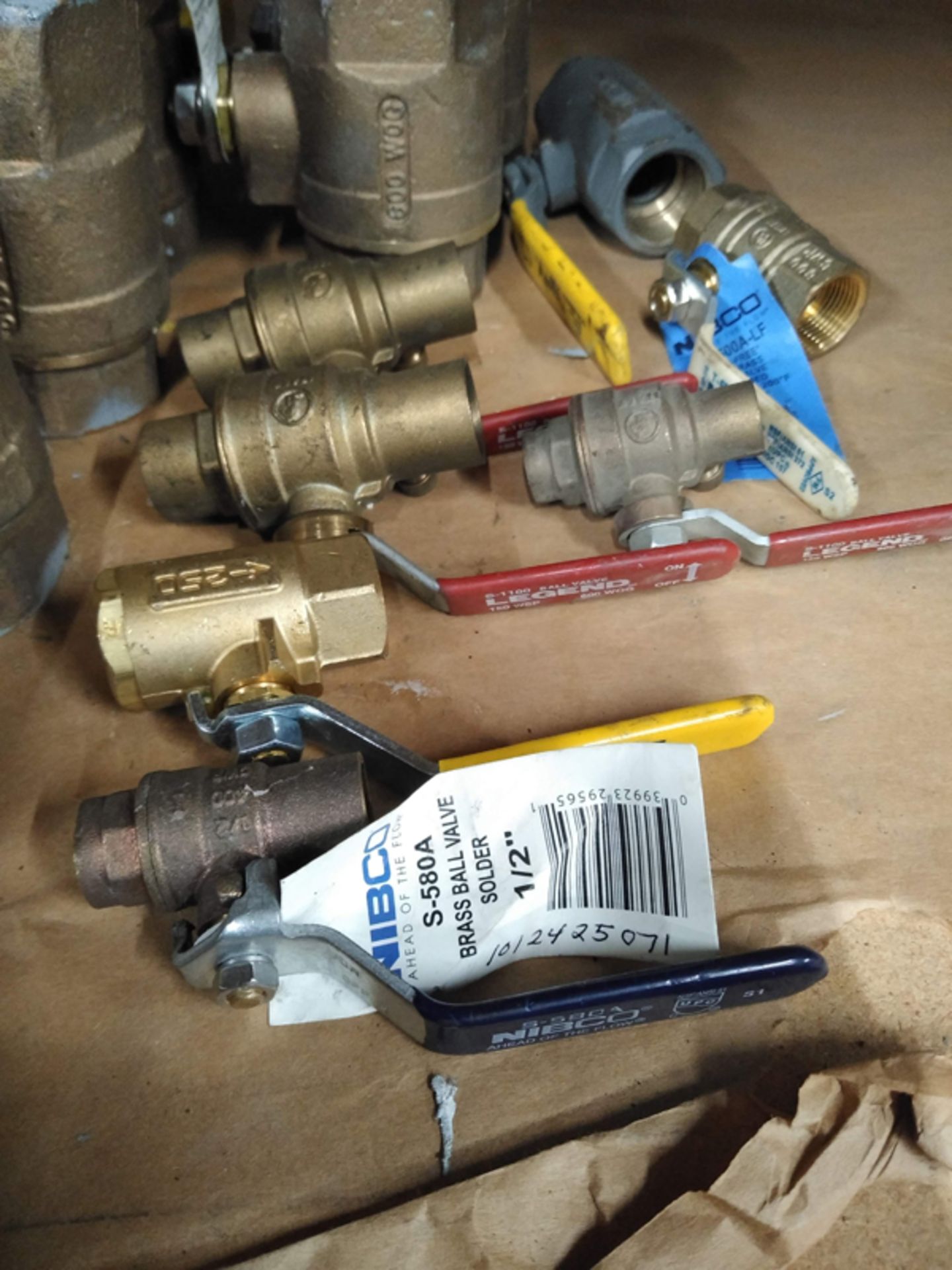 LOT OF ASSORTED BRASS VALVES - Image 7 of 11