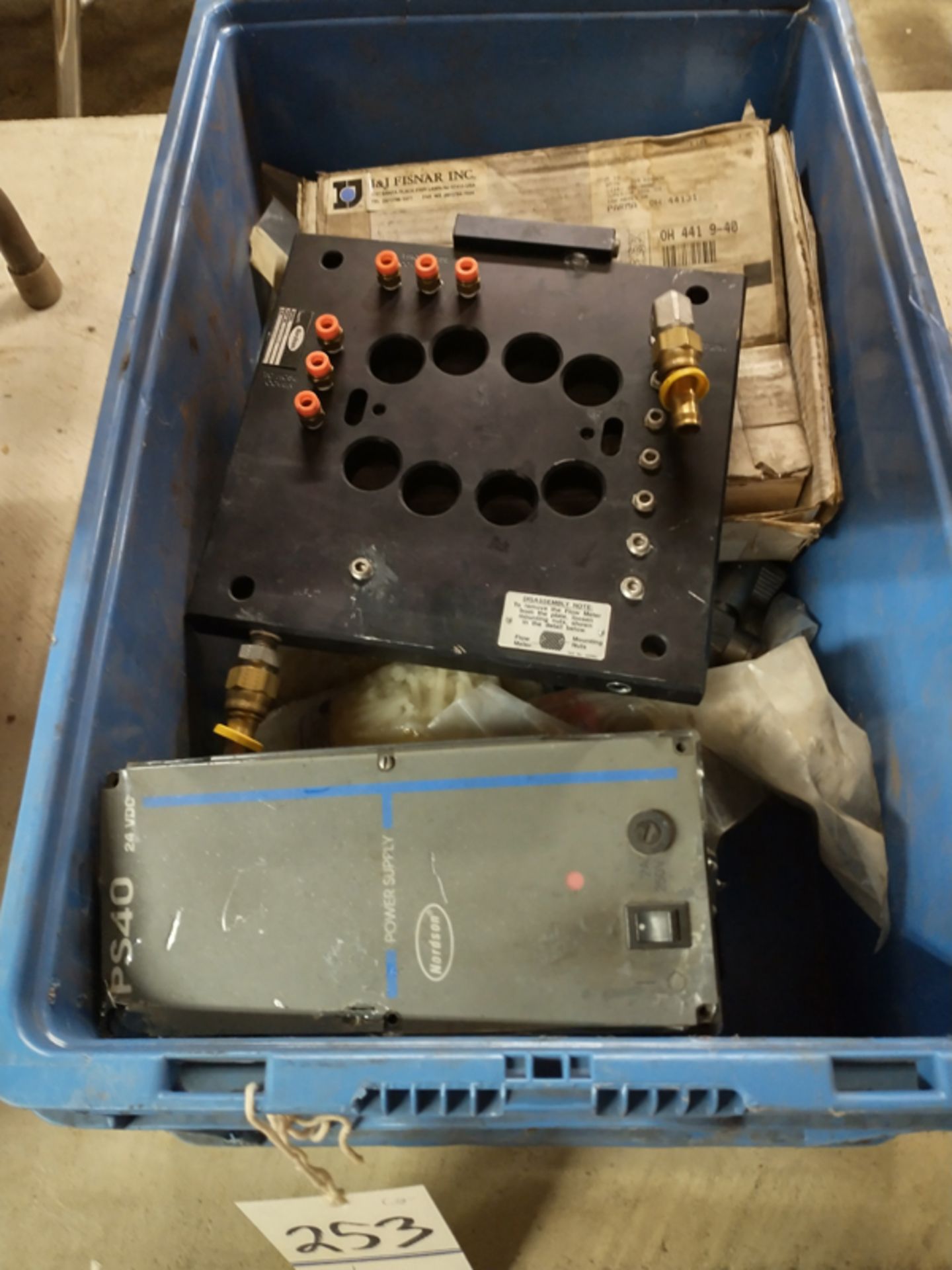 TOTE OF MISC NORDSON PARTS