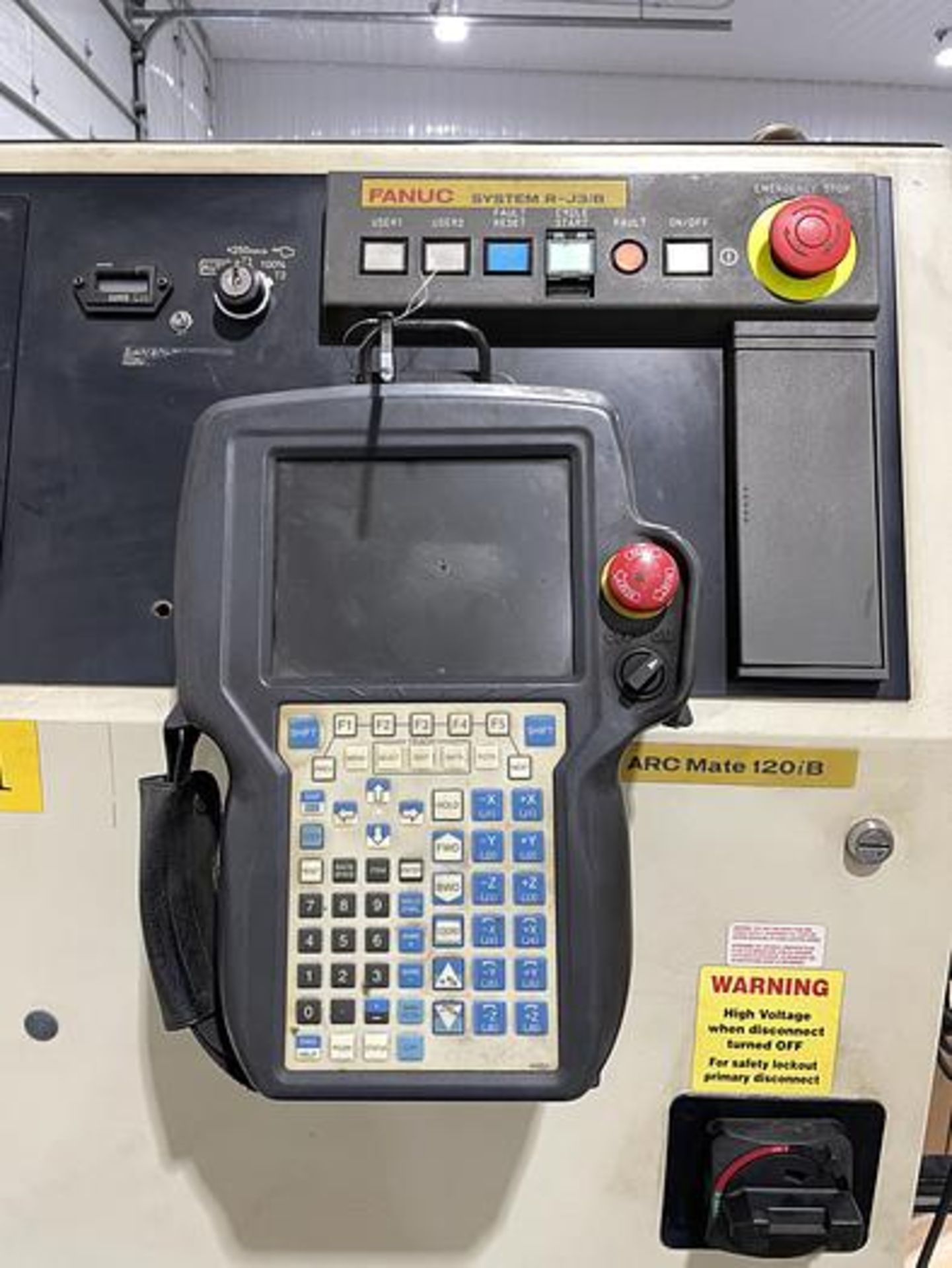 FANUC FANUC ARC MATE 120iB MIG WELDING CELL WITH LINCOLN 455M AND INDEX TABLE 5' X 8' - Image 9 of 20