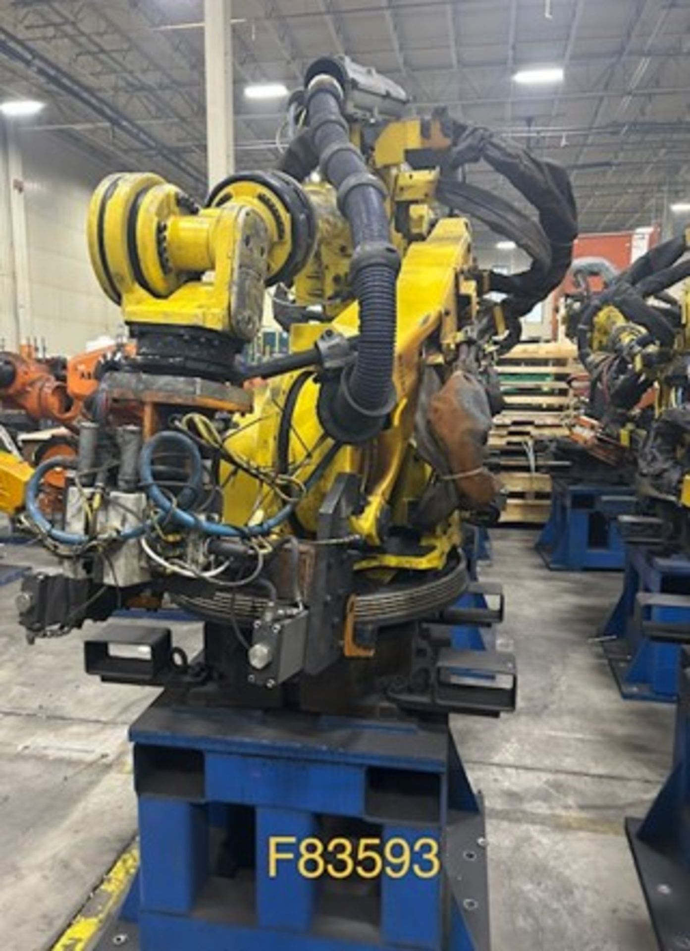 FANUC ROBOT R2000IB/210F WITH R-J3IC CONTROLS, CABLES AND TEACH PENDANT, YEAR 2007, SN F83593 - Image 2 of 5