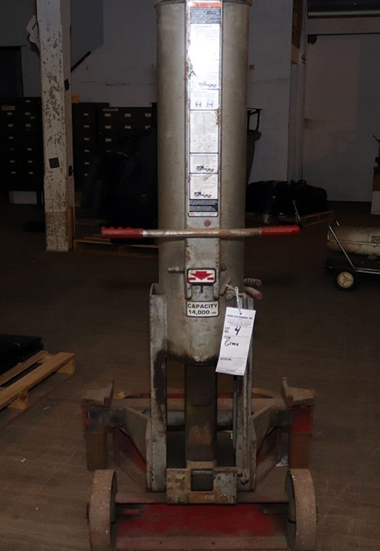 Gray TNT 550 14K lb pneumatic bumper jack - Image 4 of 7