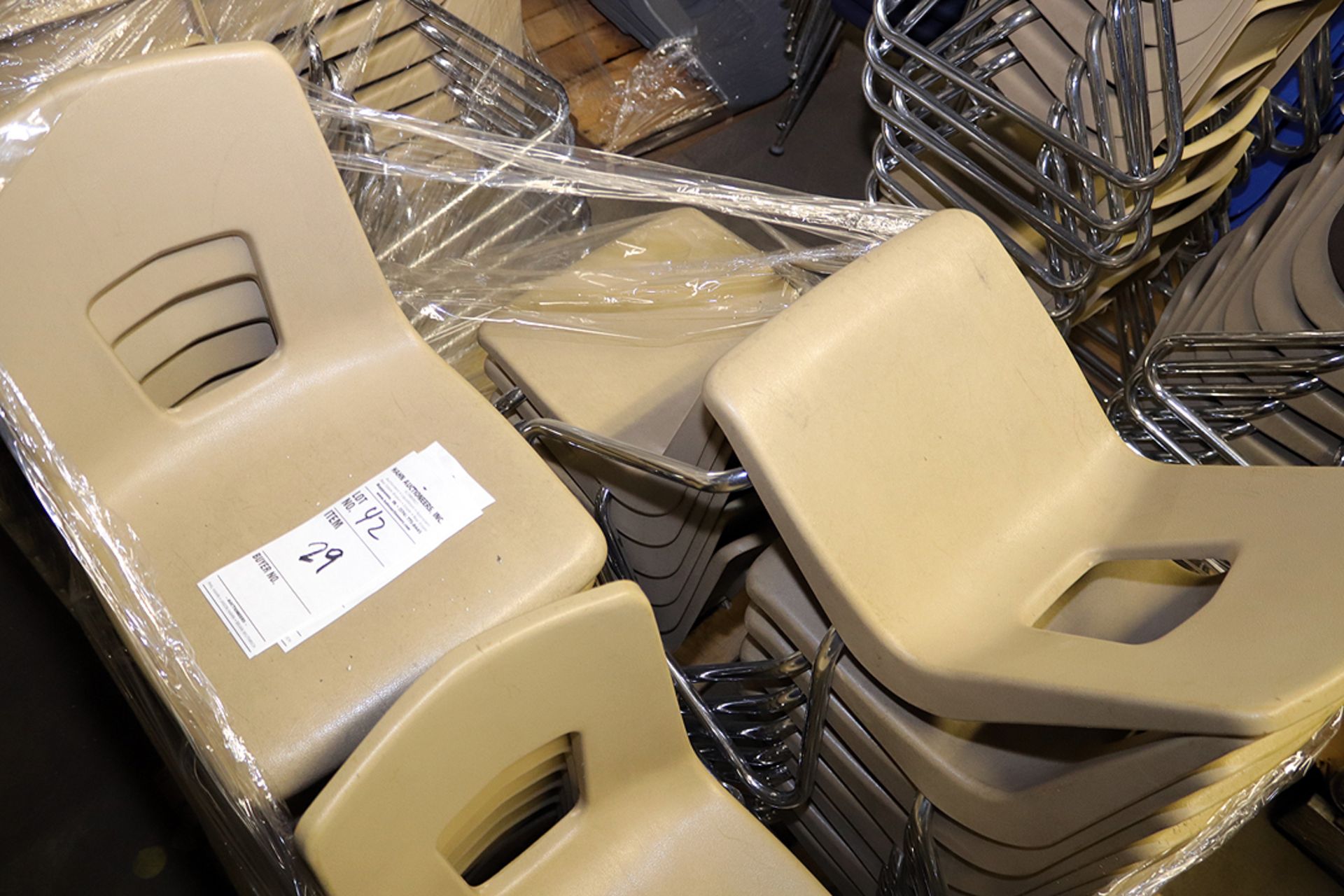 Lot of (29) Beige Stackable chairs, large - Image 2 of 3