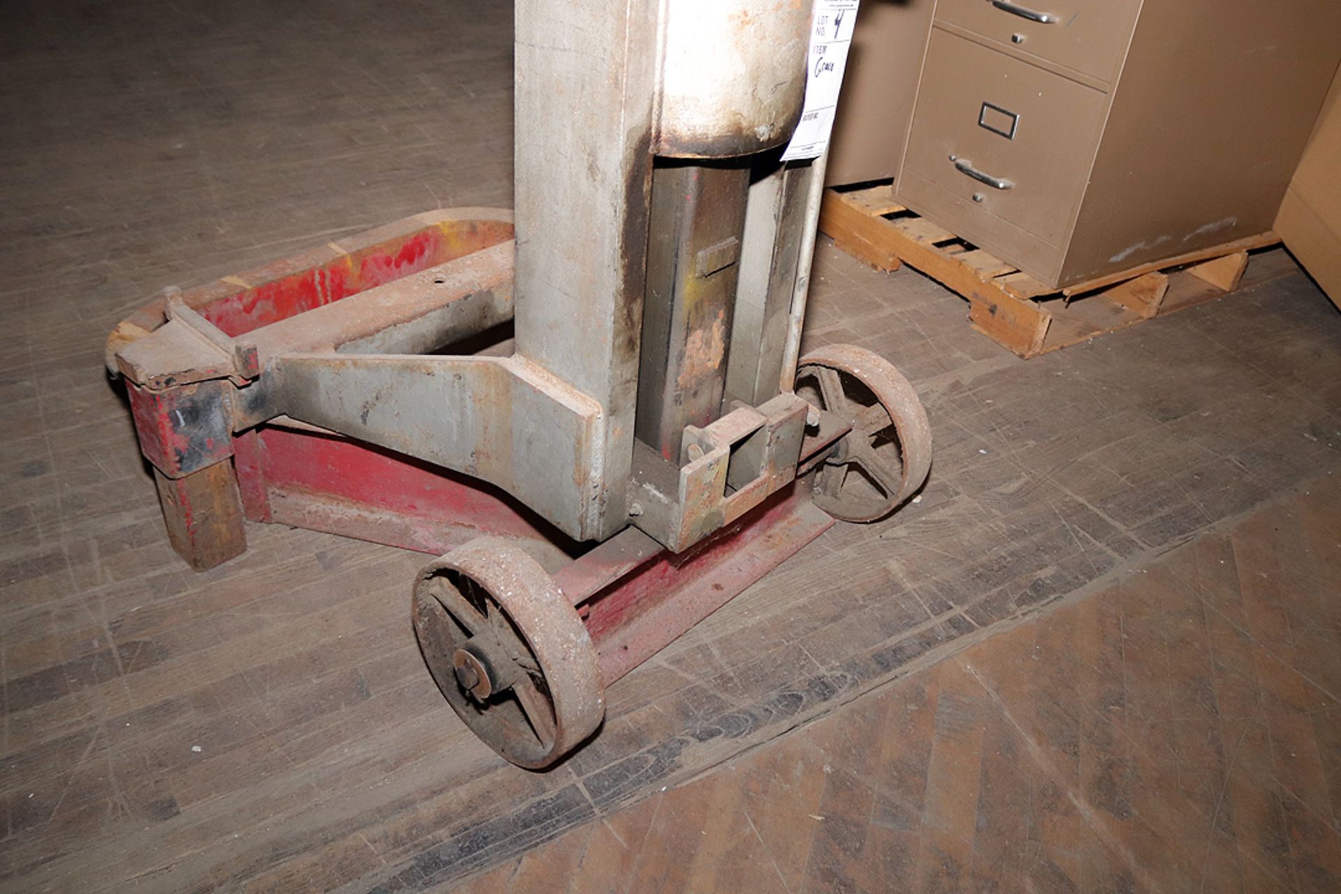 Gray TNT 550 14K lb pneumatic bumper jack - Image 6 of 7