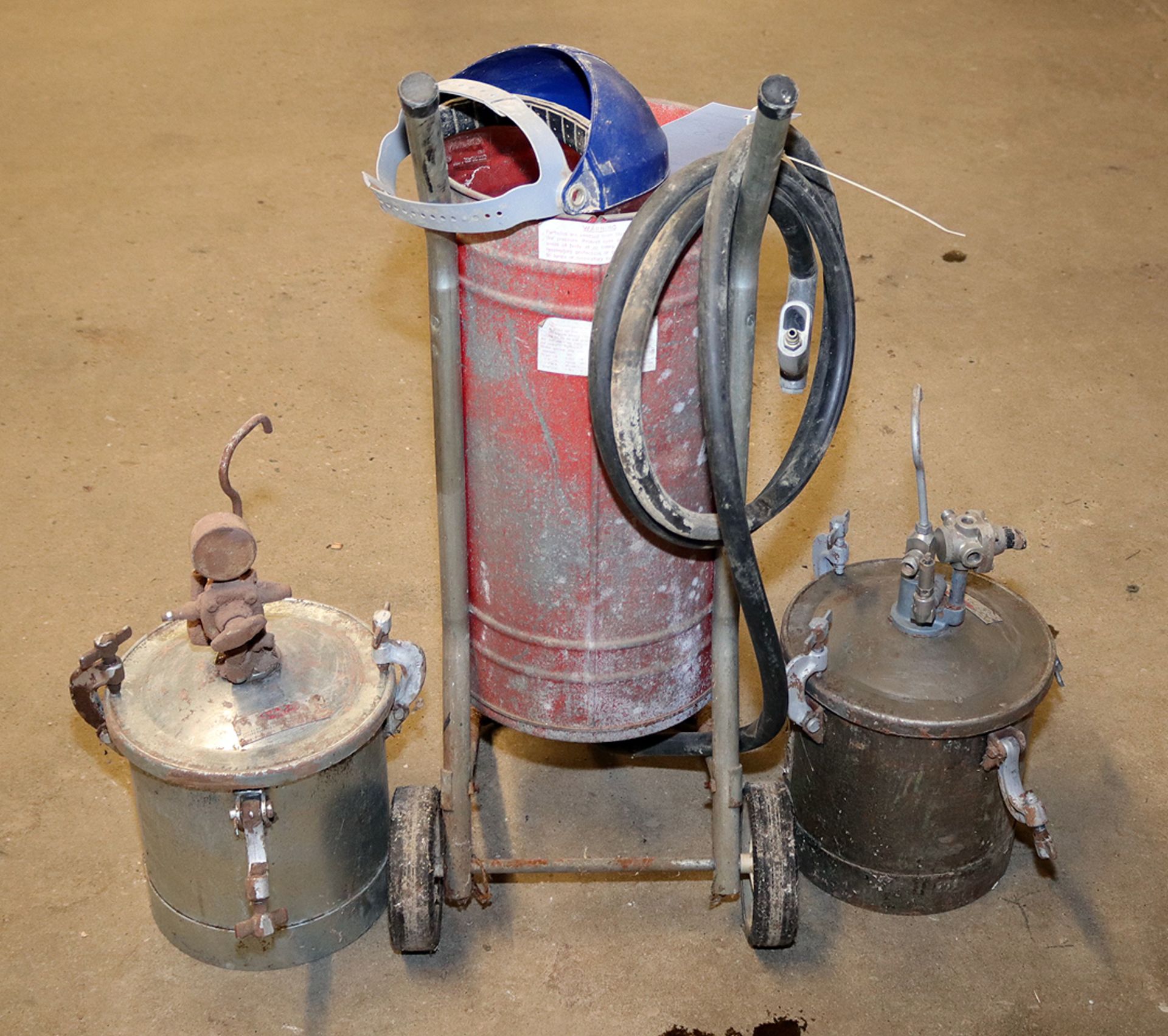 (2) Binks spray paint cans and a sandblasting unit - Image 4 of 4