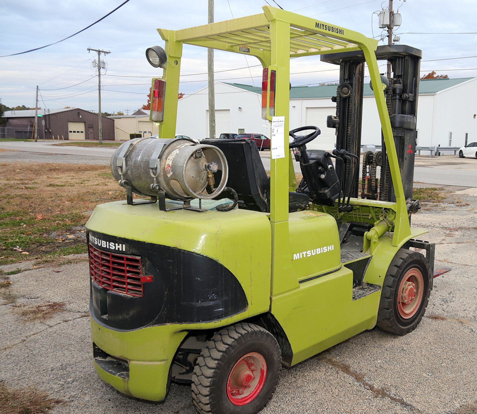 Mitsubishi Model FG25K 4K Lb LP gas forklift, tank not included, 3 stage mast, 42" forks, 7.00-12 - Image 6 of 13