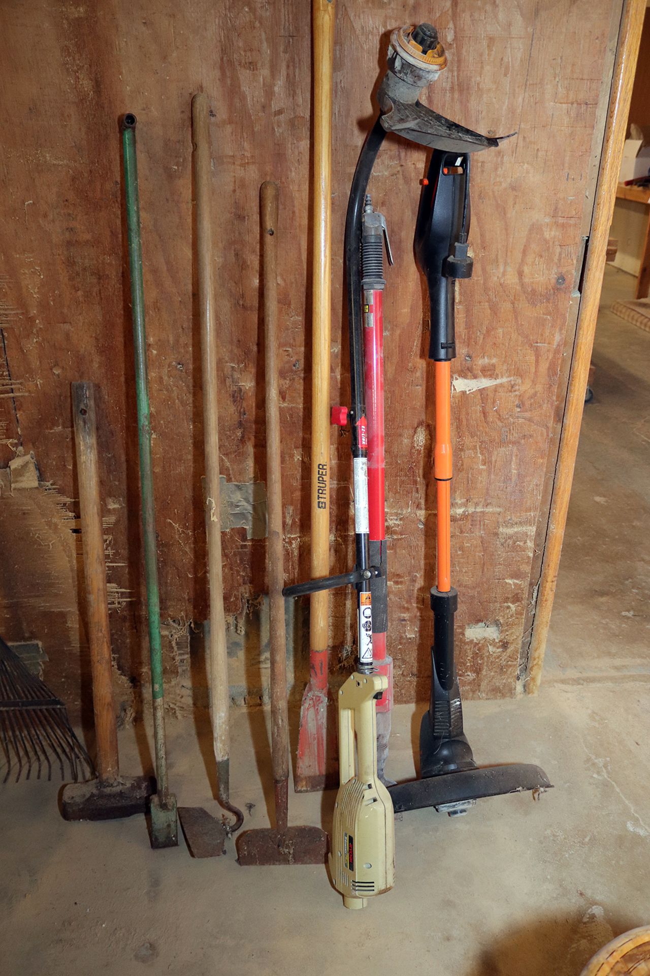 Shovels, Rakes, other hand tools and stools - Image 5 of 6