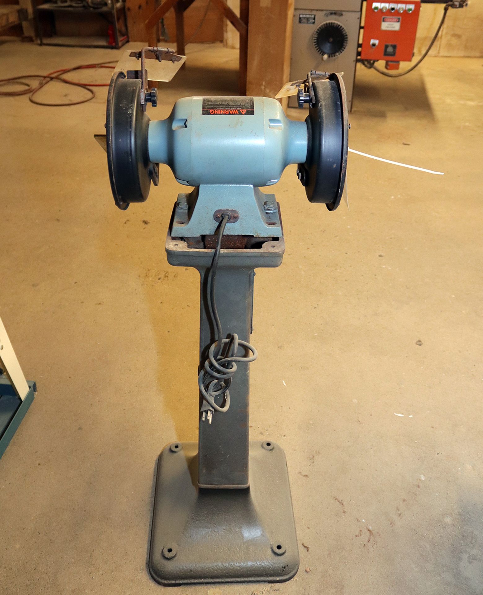 Delta 8" bench grinder with stand - Image 4 of 4