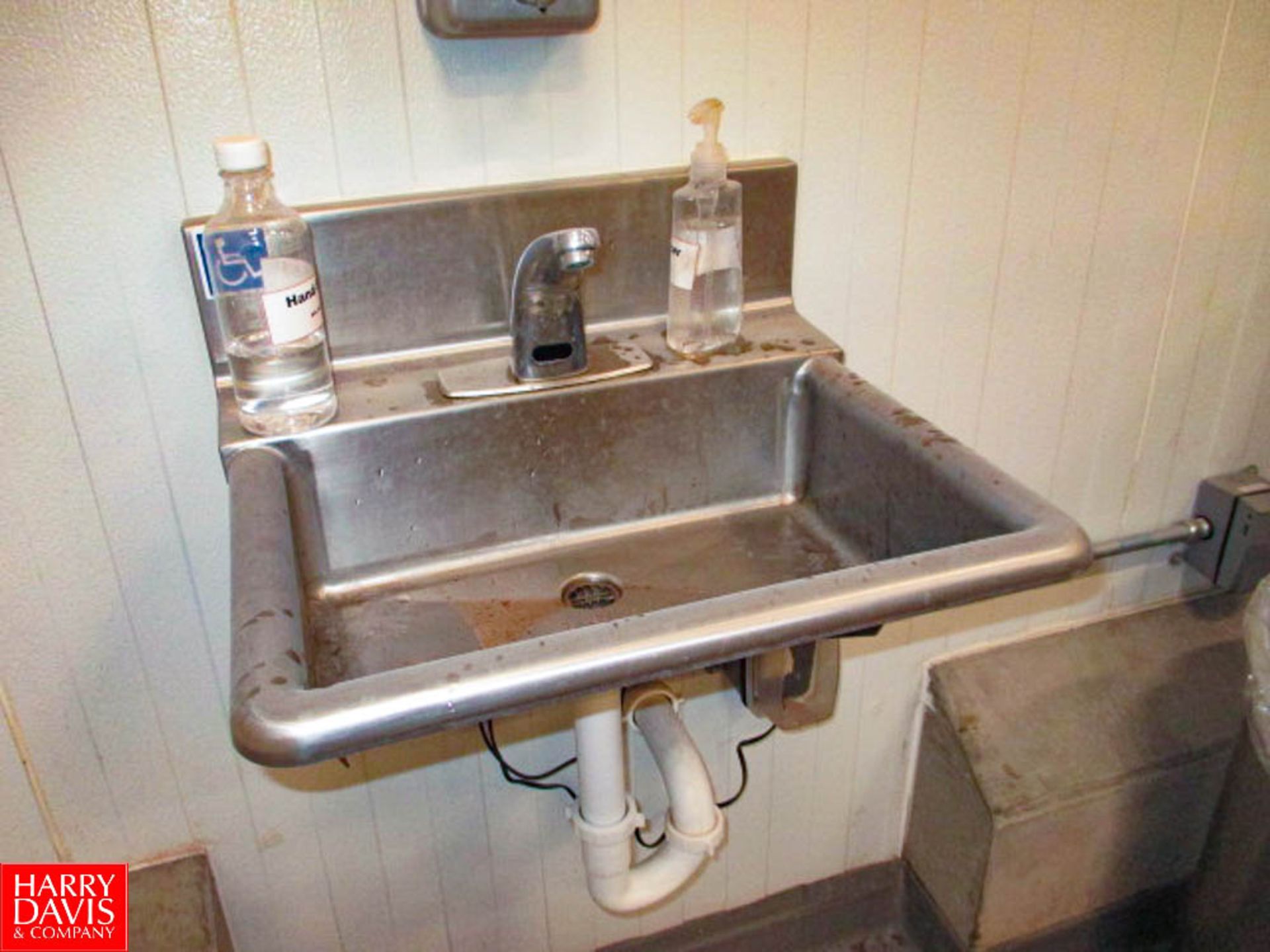 S/S Sink, 3-Compartments Bowl Sizes: 18" x 18" x 125", Length: 895", Drainboards: 165"; Additional - Image 3 of 3