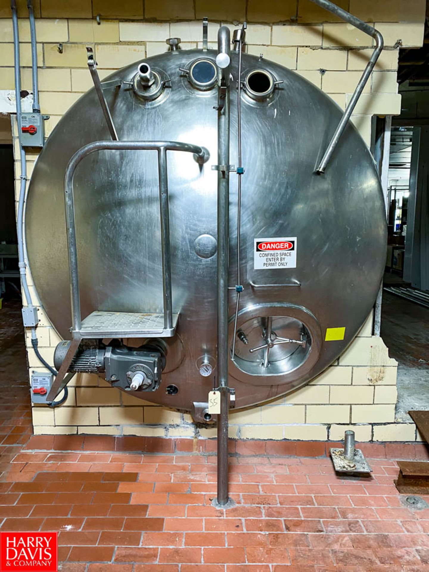 Chicago Stainless 3,000 Gallon Tank, with S/S Front - Rigging Fee $2,500