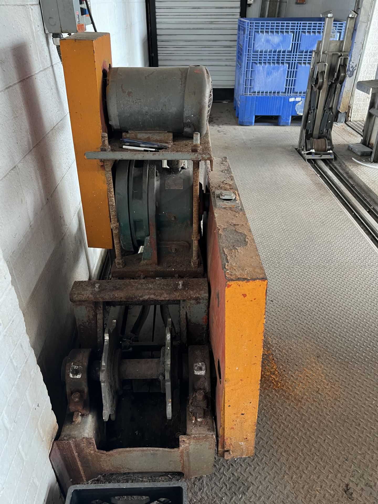 Dairy Conveyor Chain Drive Unit 42" Length x 22" Width x 52" Height - Rigging Fee: $350 - Image 4 of 5