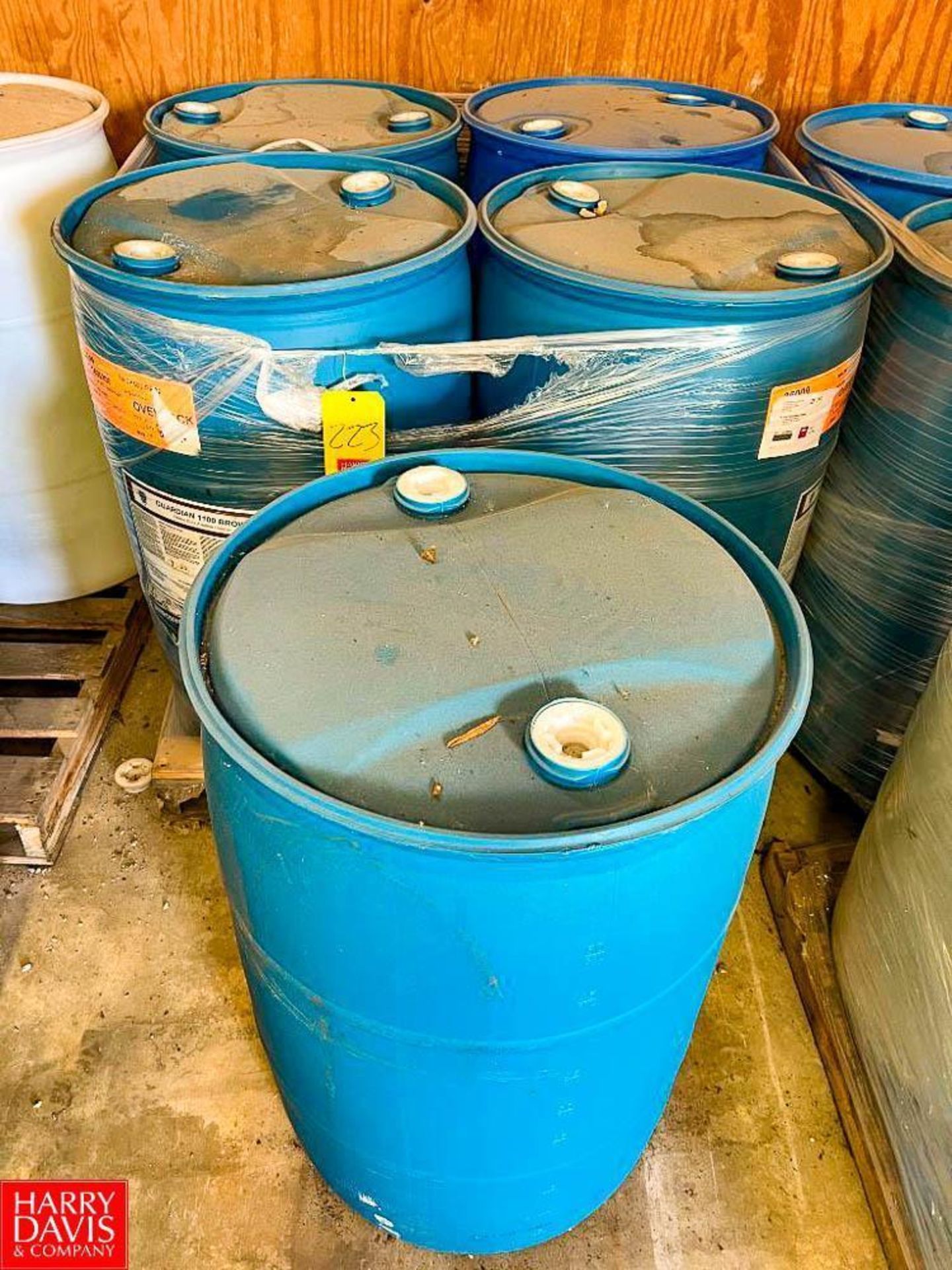 55 Gallon Barrels Guardian 1100 Brown Heavy Duty Alkaline Cleaner - Image 3 of 4