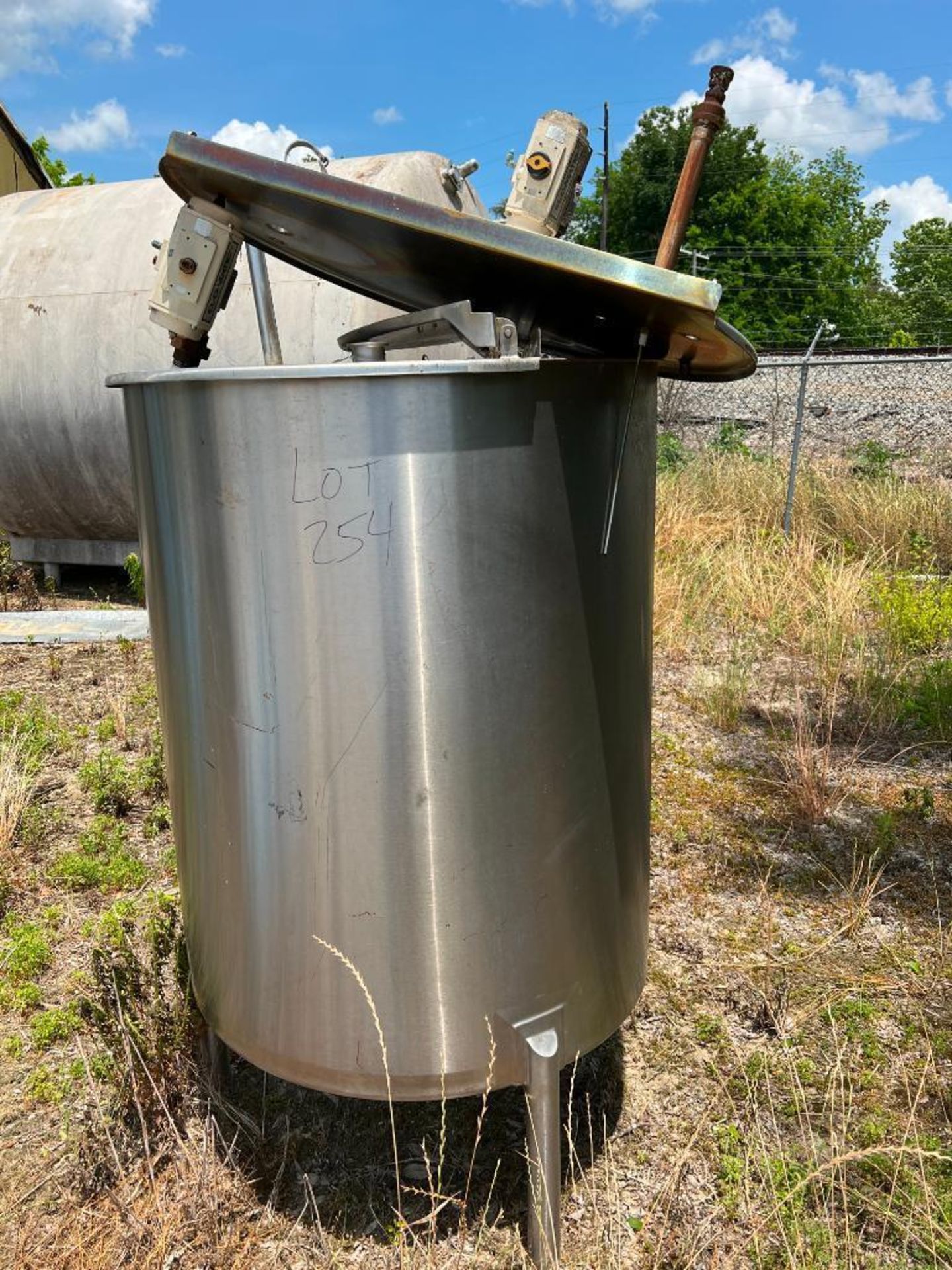 250 Gallon S/S Tank with Hinged Lid - Image 2 of 2