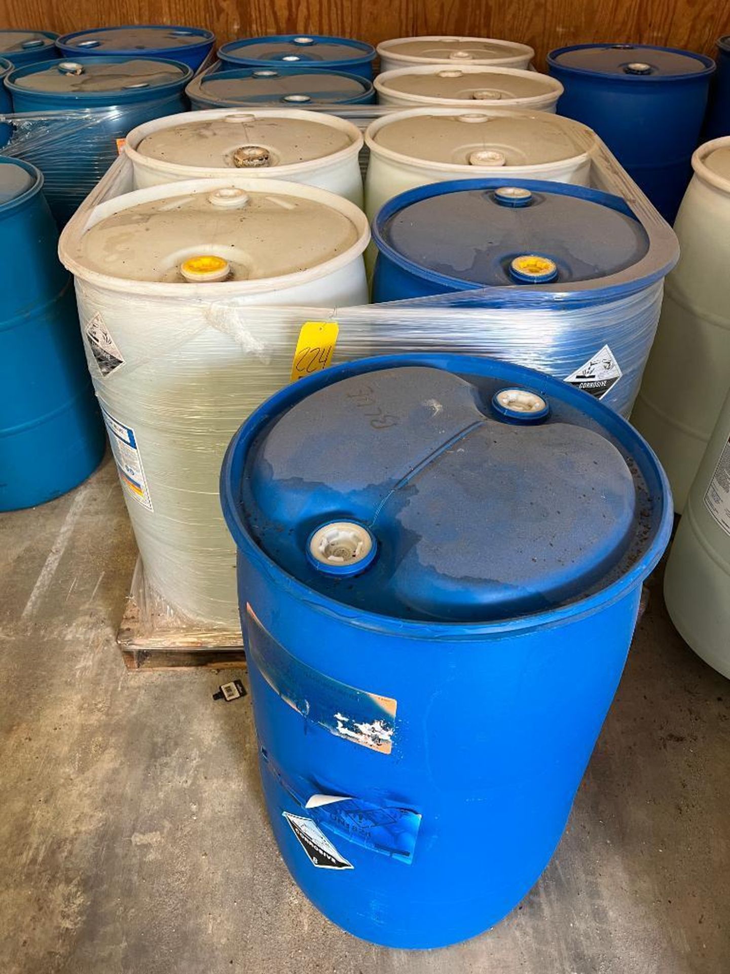 55 Gallon Barrels Guardian 2000 CIP Blue Chlorinated Alkaline CIP Cleaner - Image 4 of 4
