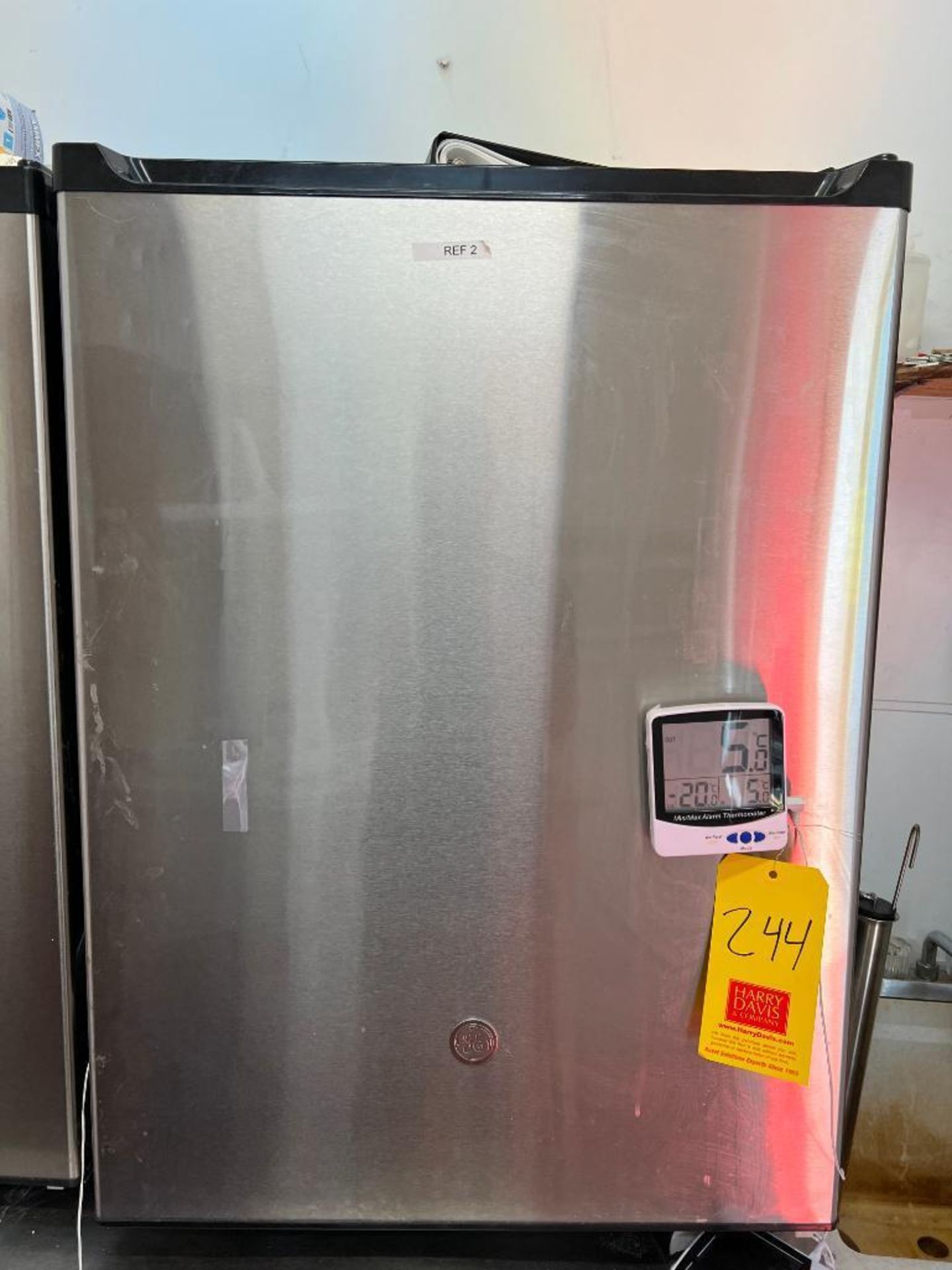 Ge Lab Refrigerator, Model: GCE06GSHBSB with Digital Thermometer