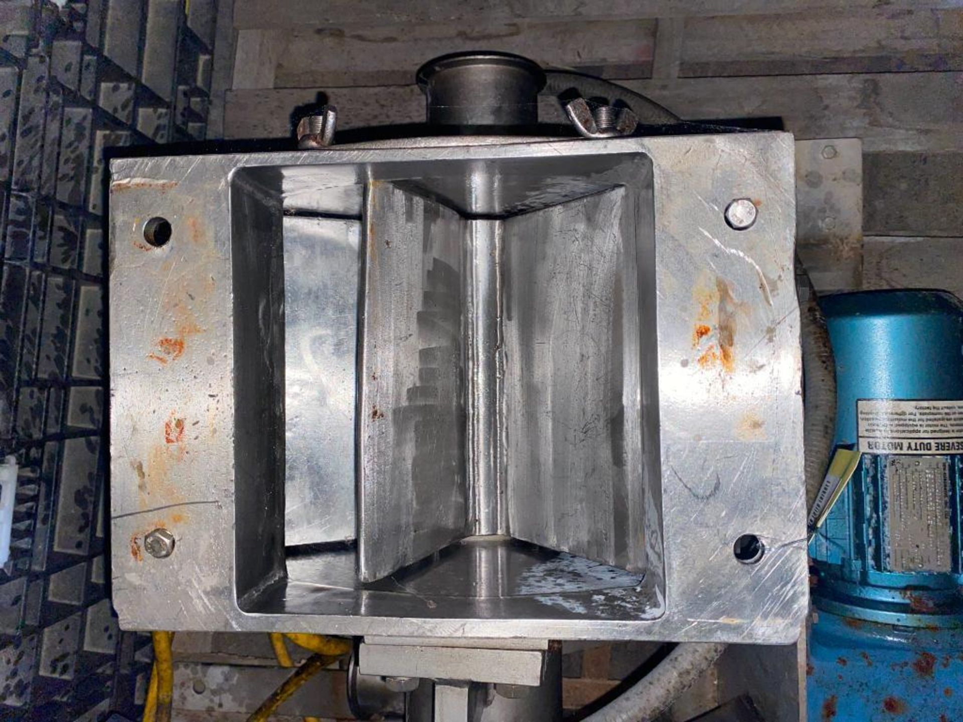 S/S 4.5" Rotary Valve, Clamp-Type with Drive (Location: Rice Lake, WI) - Rigging Fee: $100 - Image 2 of 2