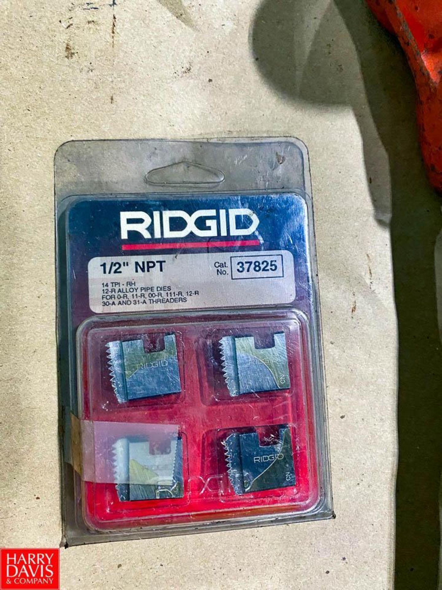 Ridgid (2) Pipe Threader with (3) No. 12 Various Size Dies (Ranging from 1'', 2'', 1/2'', 1/4'' and - Image 6 of 6