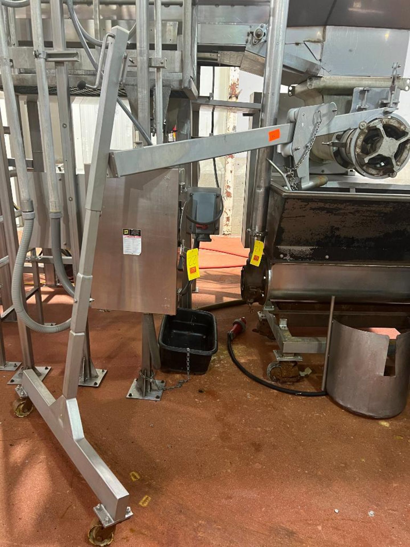 S/S Grinder with Auger Hoist (Subject to Confirmation) - Rigging Fee: $650 - Image 4 of 4