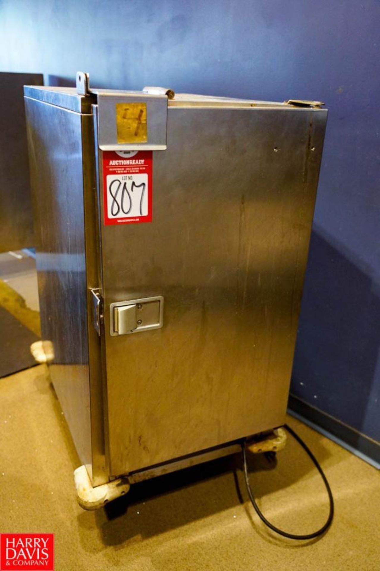 Carter Hoffmann Cook and Holding Oven 25'' x 17'' x 35'' Tall, 8 Tray Capacity, Cooking Temp 100-325 - Image 2 of 4