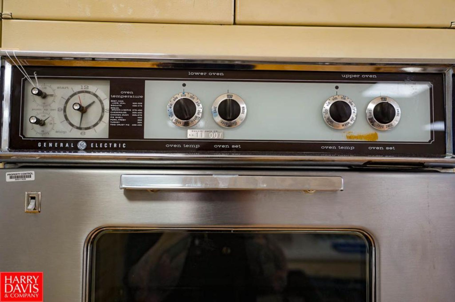 General Electric Double Oven 26'' x 27'' x 87'' Tall, Max Temp 500 and Broil - Rigging Fee: $100 - Image 4 of 6