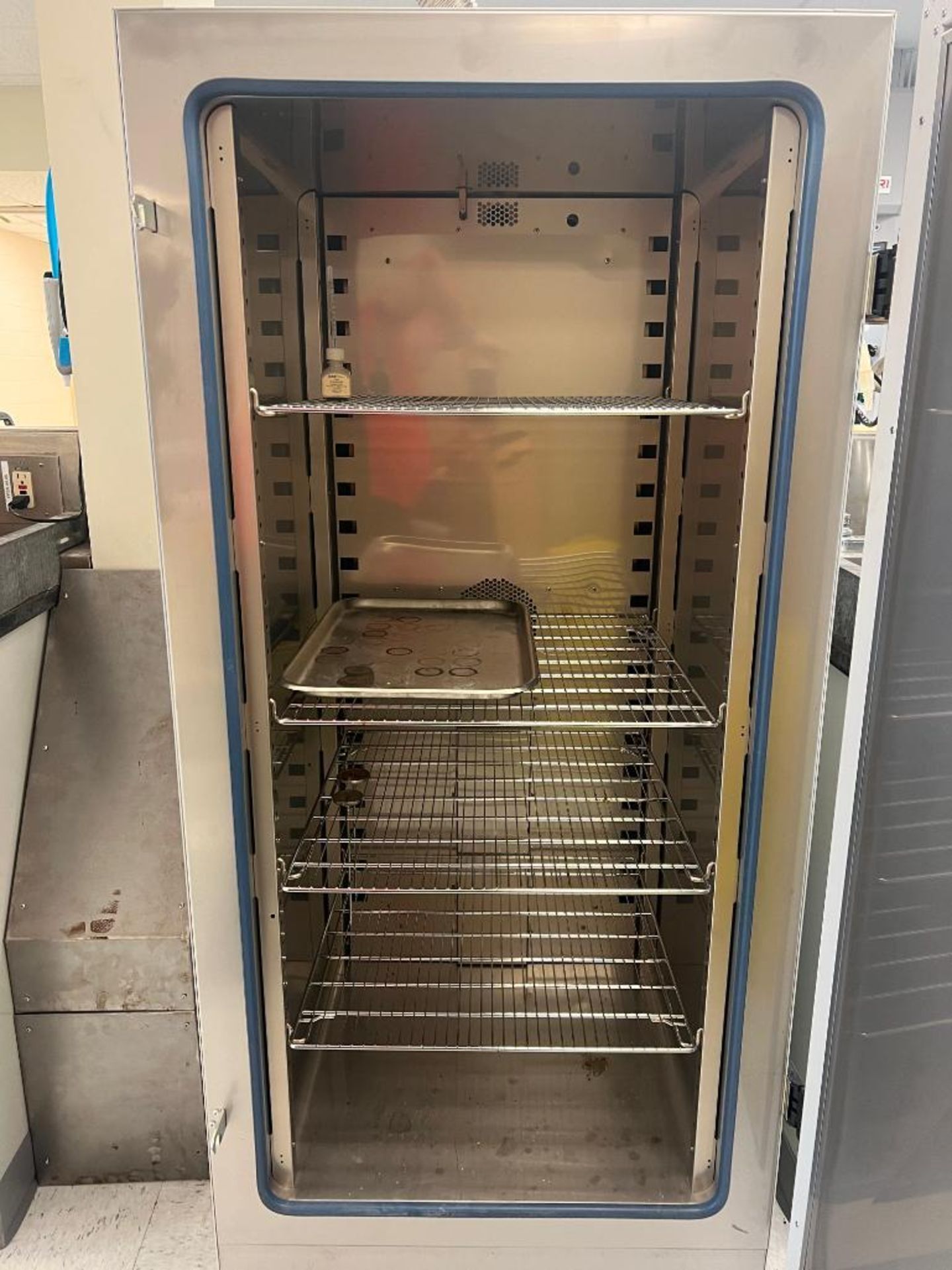 Thermo Scientific Lab Oven, Type: Heratherm OMH400 - Rigging Fee: $350 - Image 2 of 2