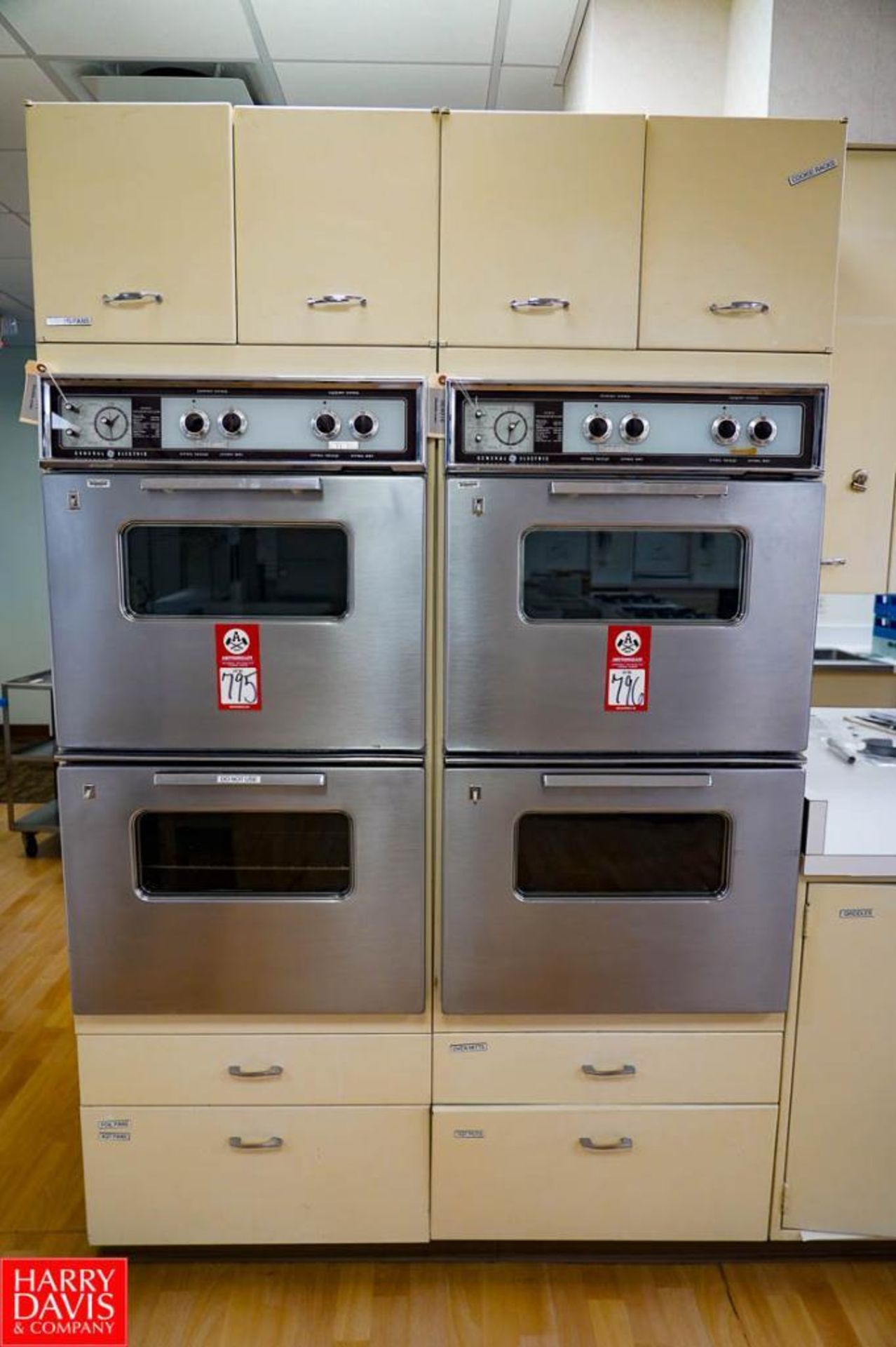 General Electric Double Oven 26'' x 27'' x 87'' Tall, Max Temp 500 and Broil - Rigging Fee: $100 - Image 6 of 6