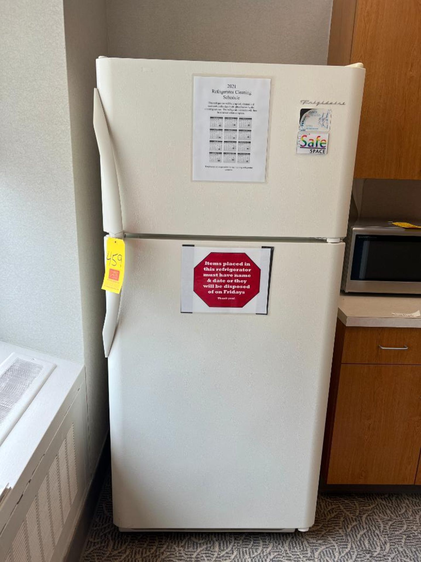 Frigidaire Refridgerator/Freezer, Model: FRT18IL6DQO - Rigging Fee: $100