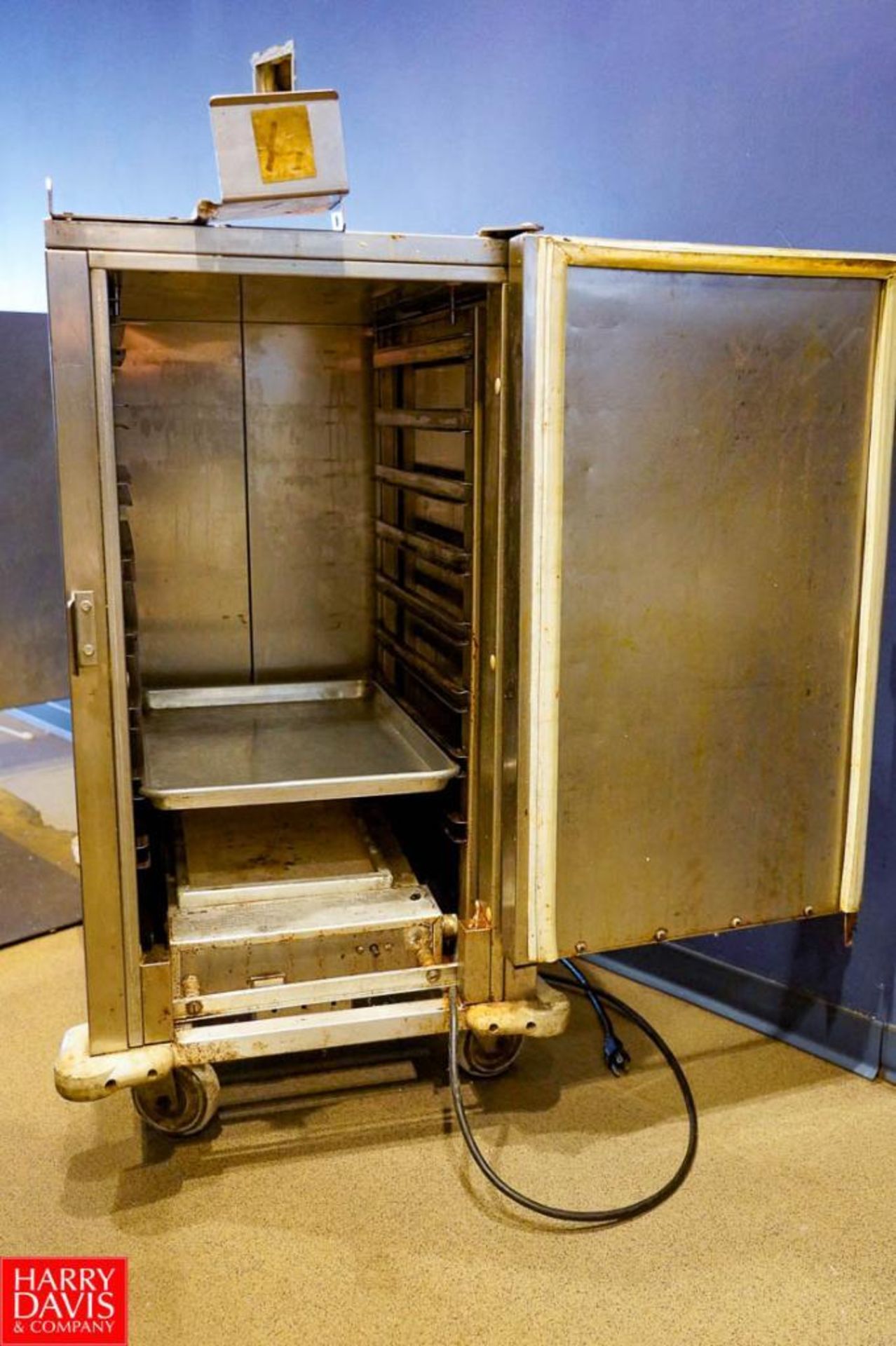 Carter Hoffmann Cook and Holding Oven 25'' x 17'' x 35'' Tall, 8 Tray Capacity, Cooking Temp 100-325 - Image 3 of 4