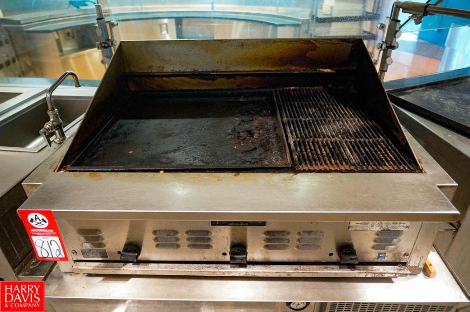 TEC Commercial Gas Charbroiler Steak House Grill 31 1/2'' x 42'' x 22 1/2'' Tall, Grill Surface 36'' - Image 2 of 4