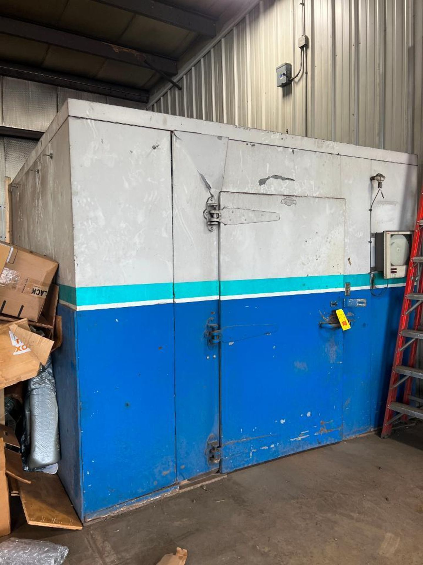 Federal Walk-In Cooler with Evaporative Cooler, Dimensions = 11' x 10' x 94" - Rigging Fees: $2200
