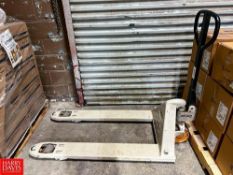 Crown Pallet Jack (Location: Hattiesburg, MS)