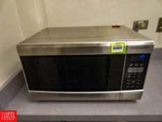 Frigidaire Microwave, Model: FFCE1638LS, S/N: KG53880580 - Rigging Fee: $50