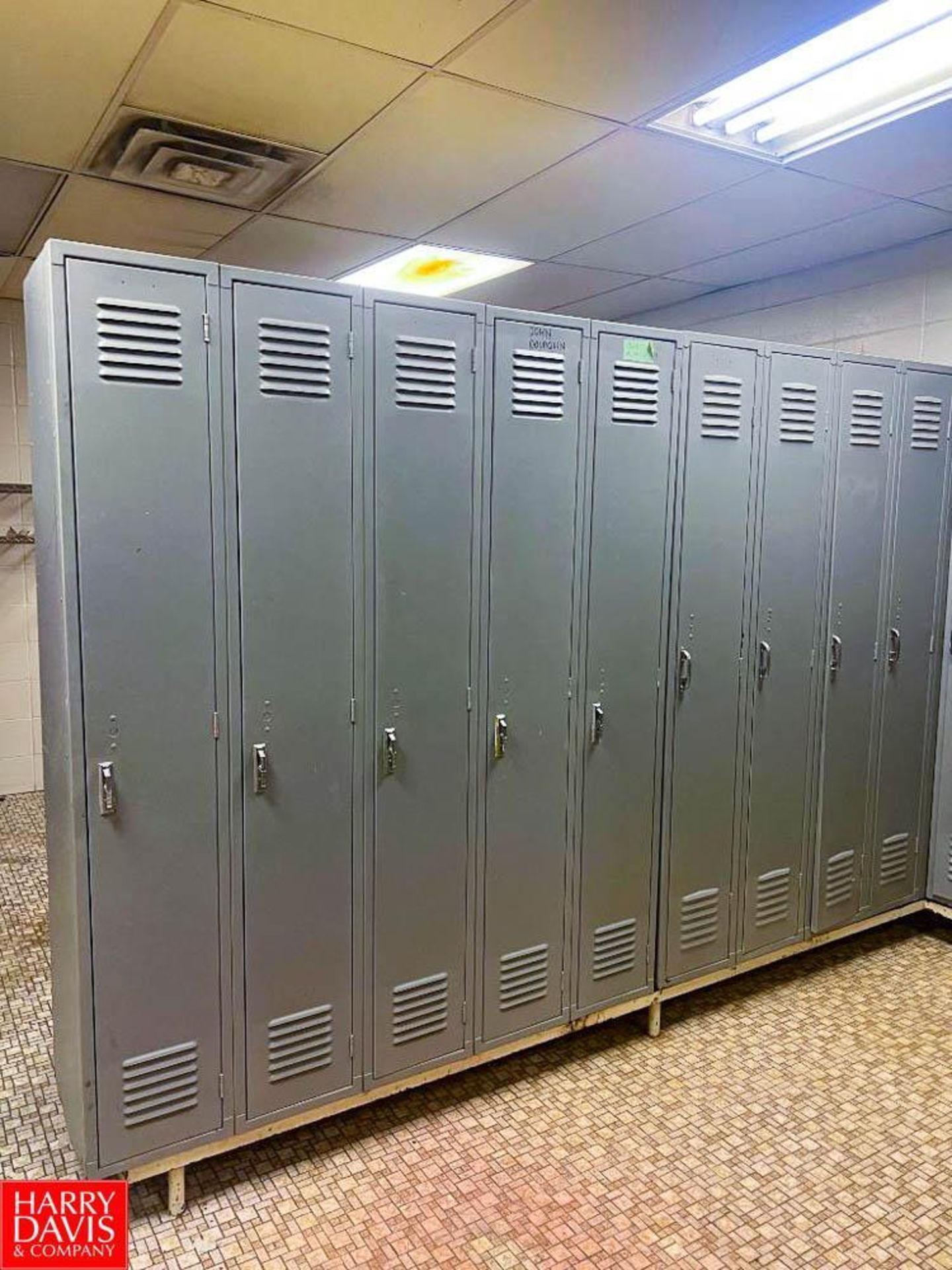 Lockers - Image 2 of 9