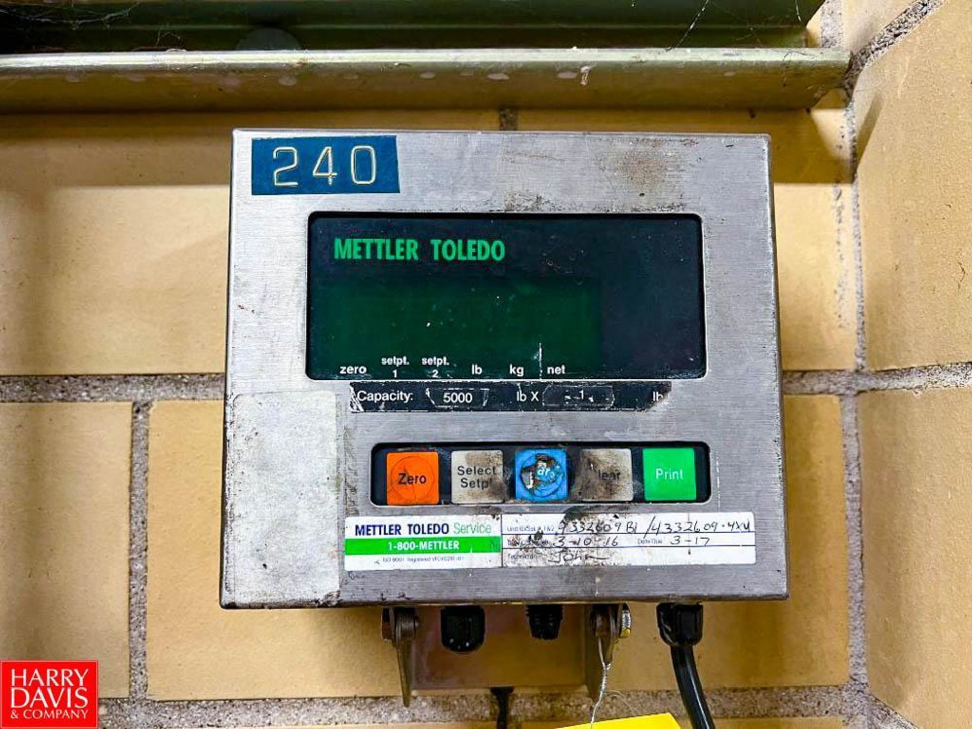 Scale with Mettler Toledo Digital Readouts, Model: 8511, Dimensions = 5' x 4'