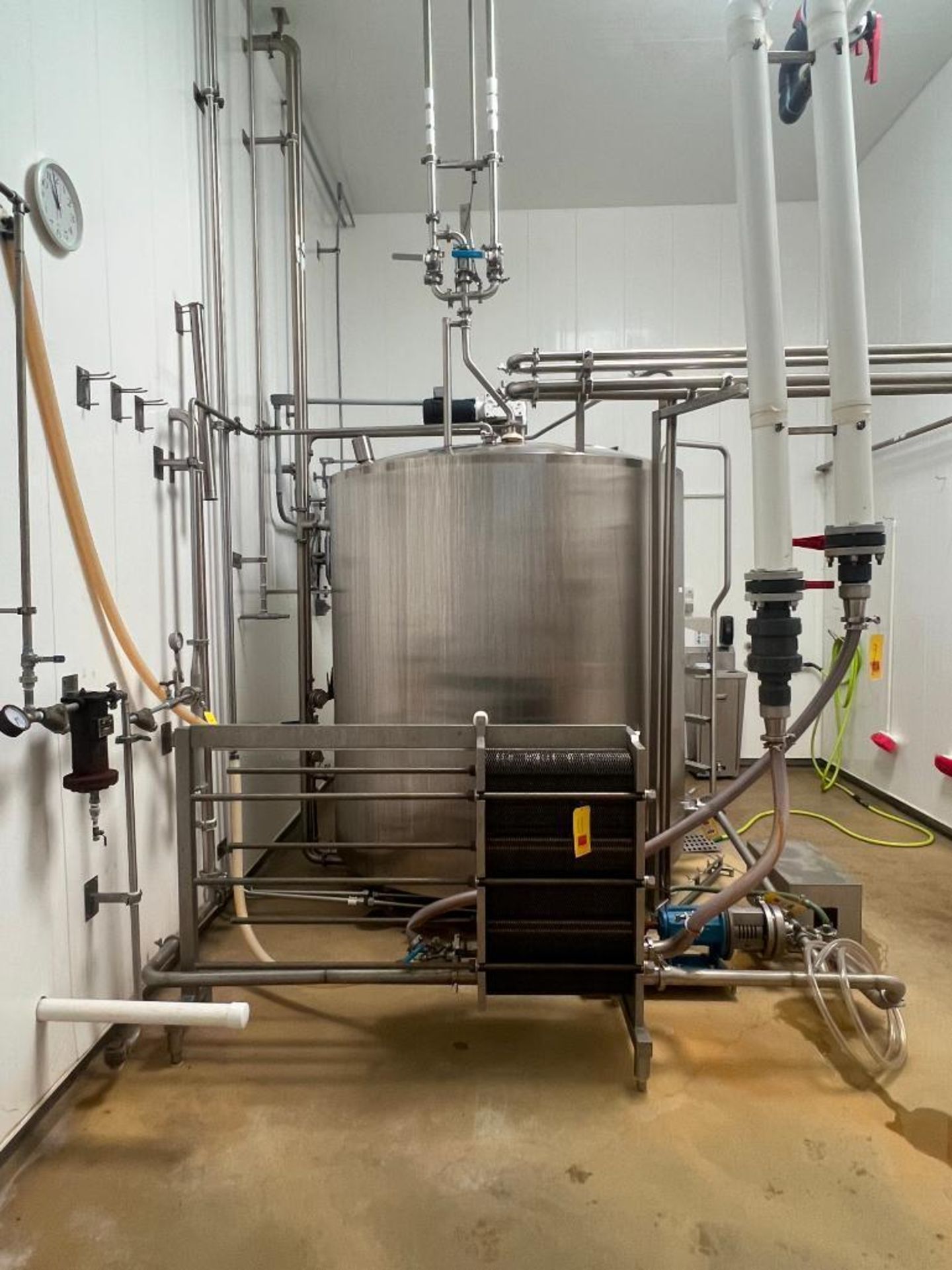 BULK BID (Lots 10 - 13): Pasteurizing System with 1,200 Gallon Vat Pasteurizer, AGC Plate Heat - Image 2 of 2