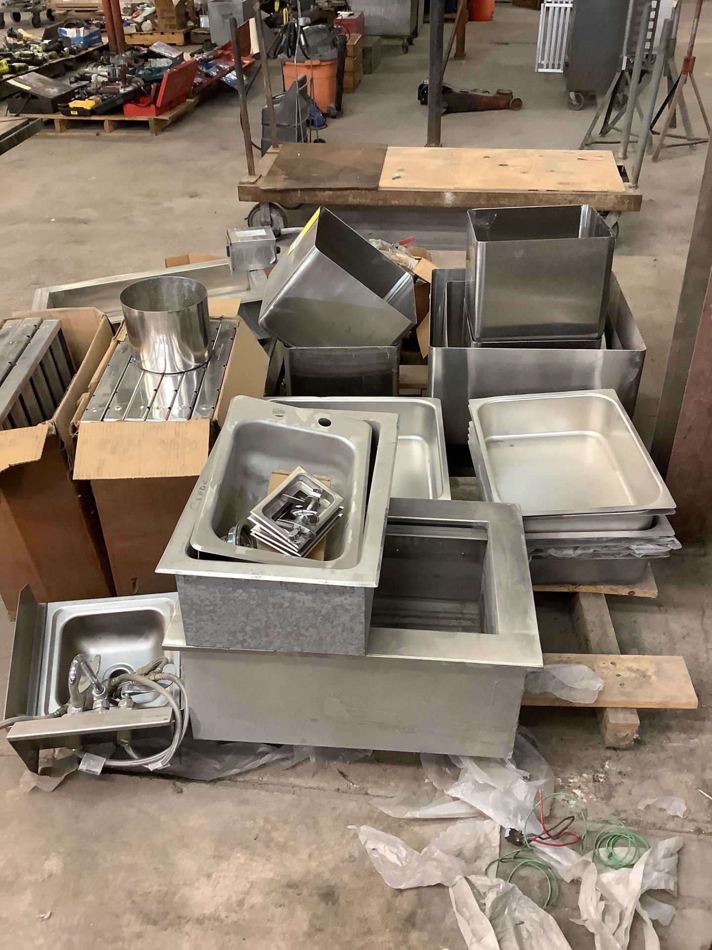 Lot: Stainless Restaurant Kitchen Items. See Photo - Image 4 of 9