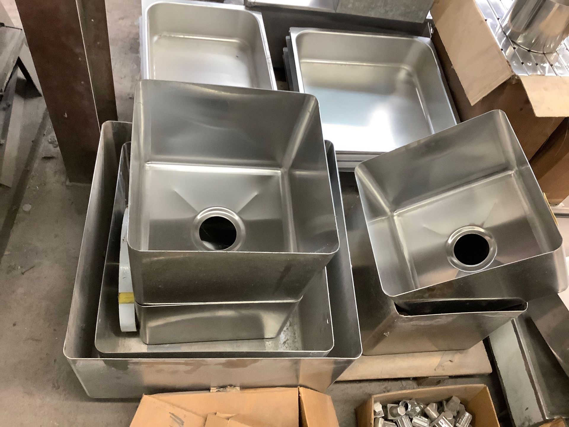Lot: Stainless Restaurant Kitchen Items. See Photo - Image 7 of 9