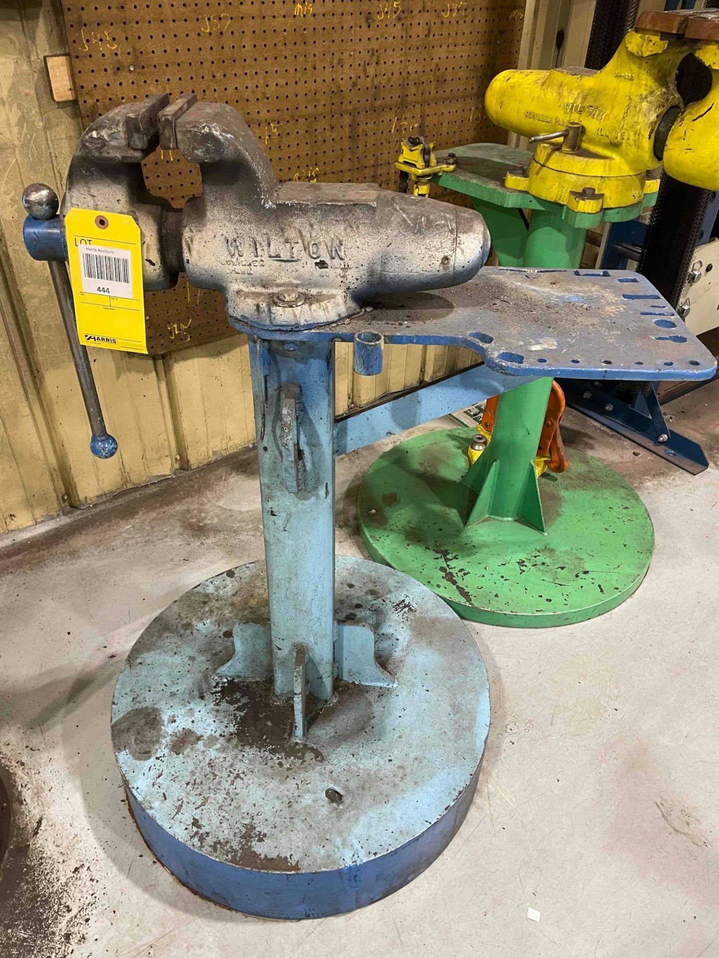 5” Wilton Vise on Pedestal, 6” Solid Base; (WY location)