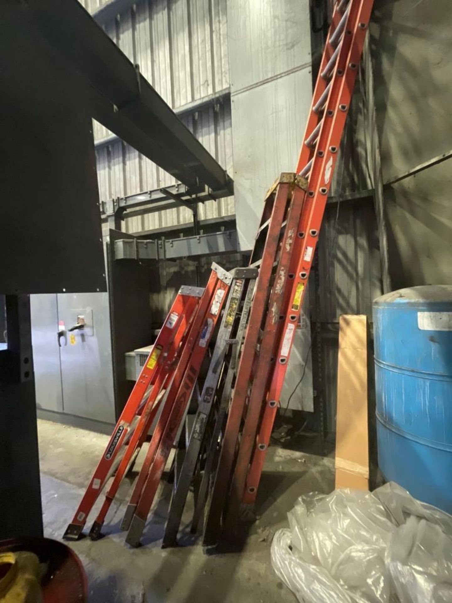 Lot of 5 Ladders, Various heights - Image 3 of 3